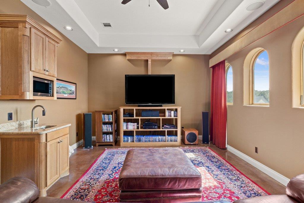 1310 Hurst HOLW