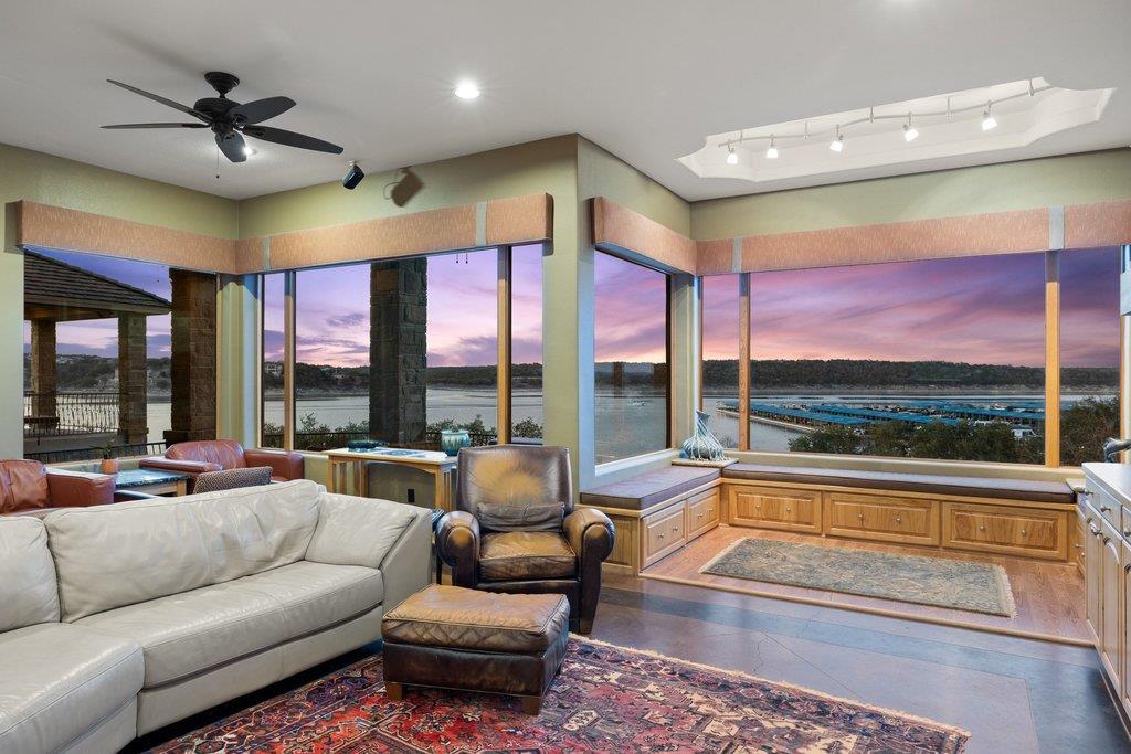 1310 Hurst HOLW