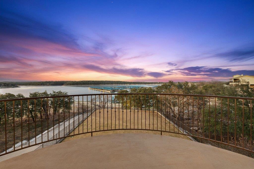 1310 Hurst HOLW