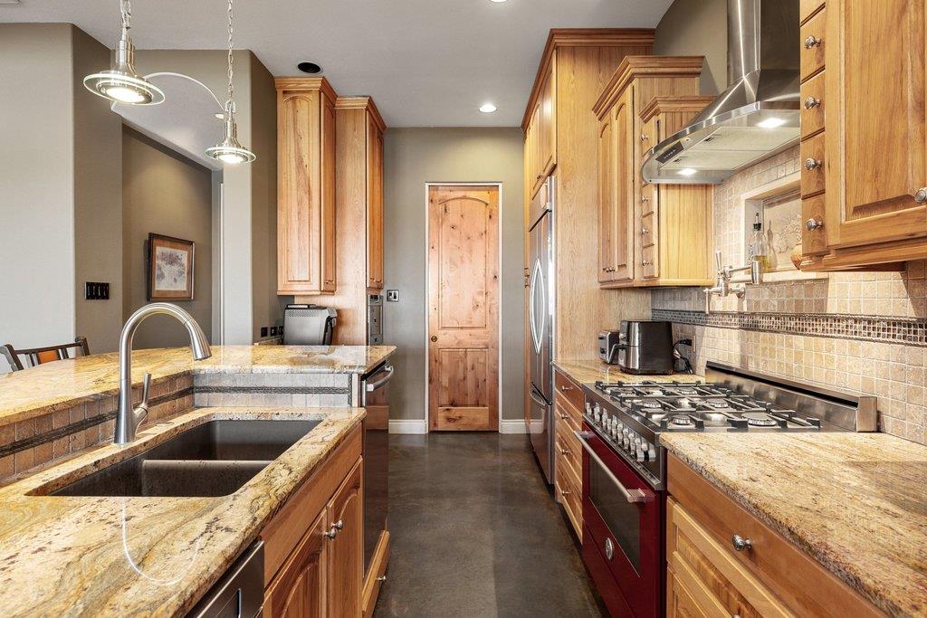 1310 Hurst HOLW