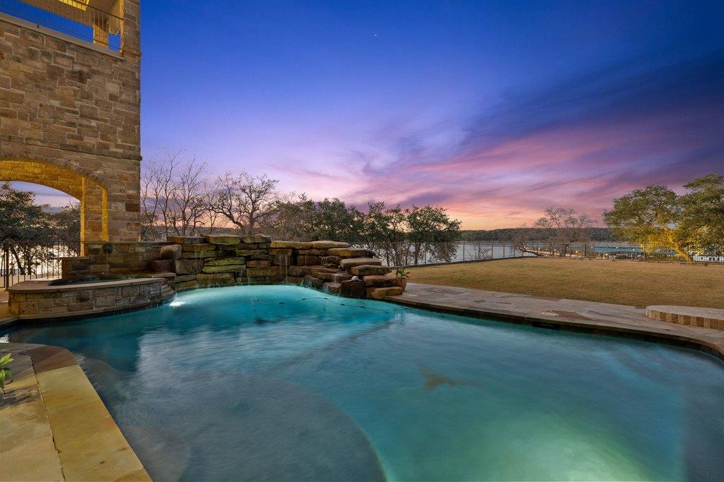 1310 Hurst HOLW