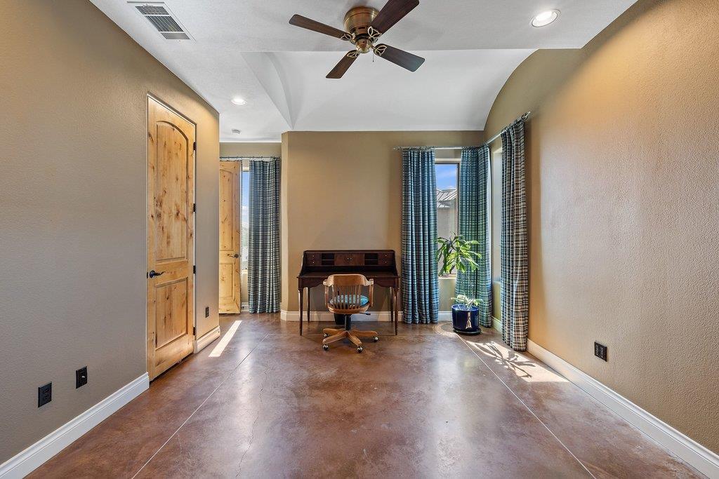 1310 Hurst HOLW