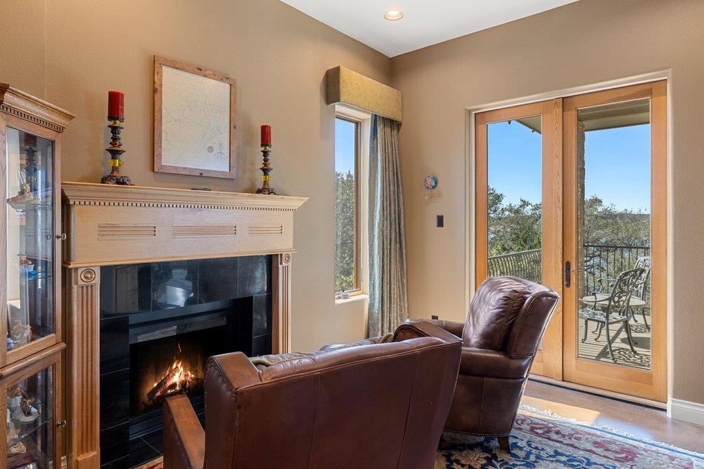 1310 Hurst HOLW
