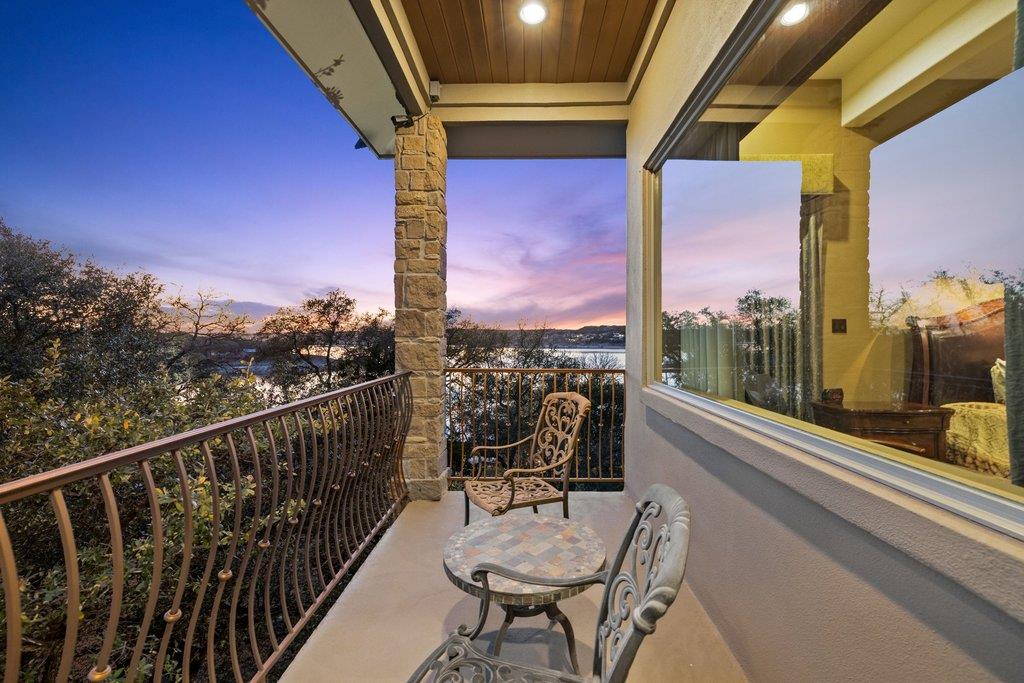 1310 Hurst HOLW