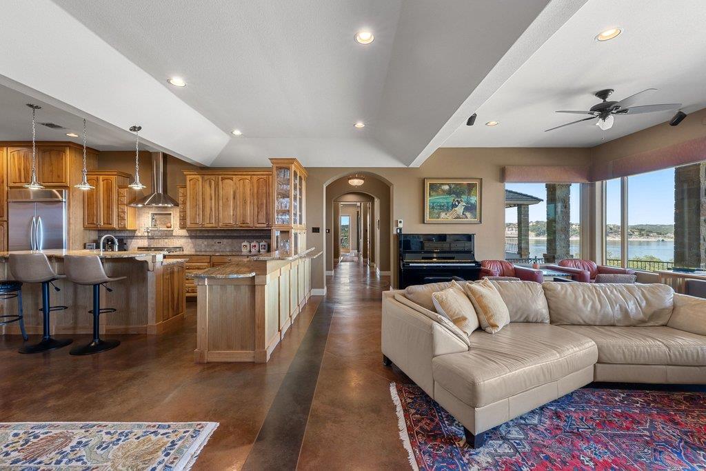 1310 Hurst HOLW