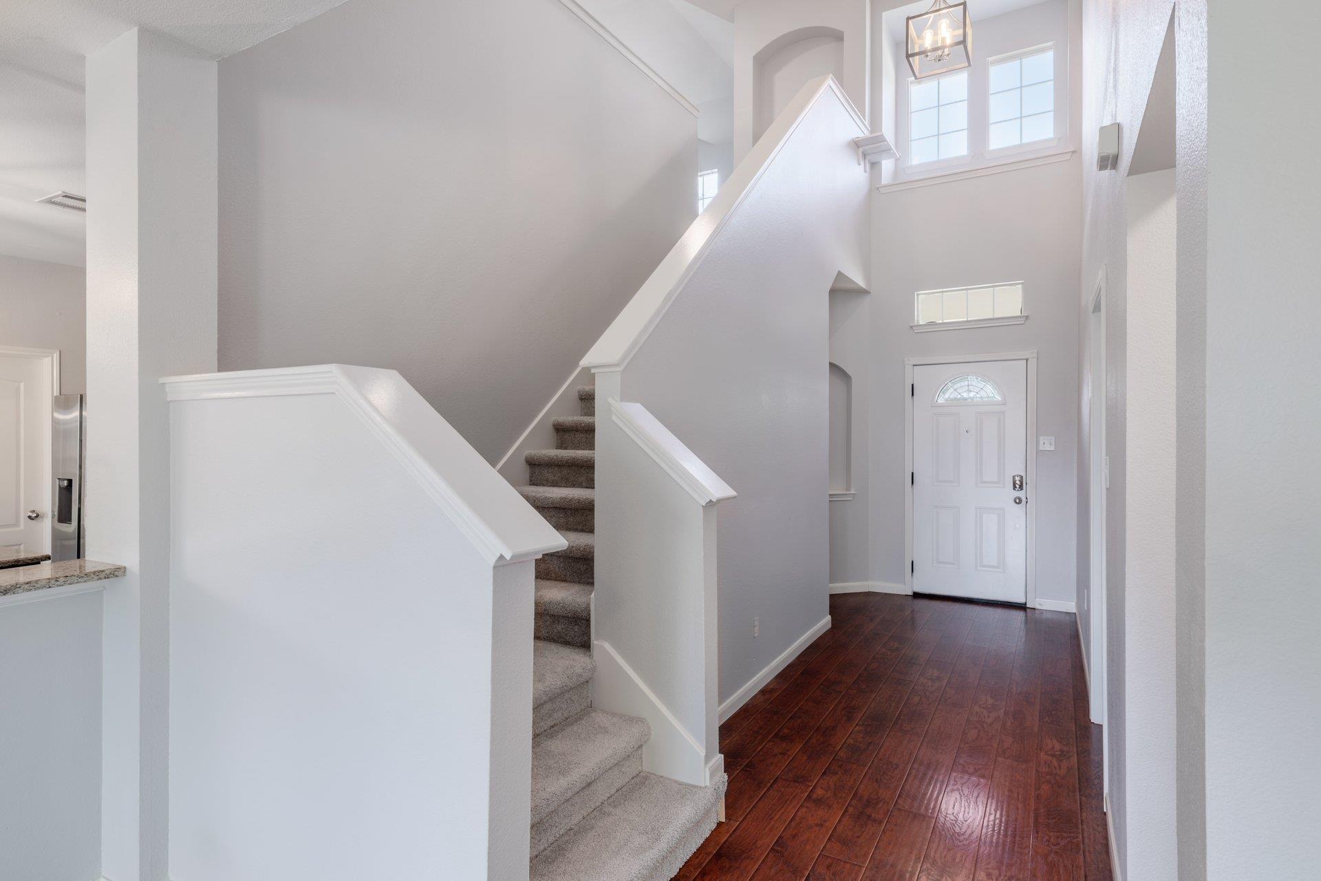 20516 Farm Pond LN