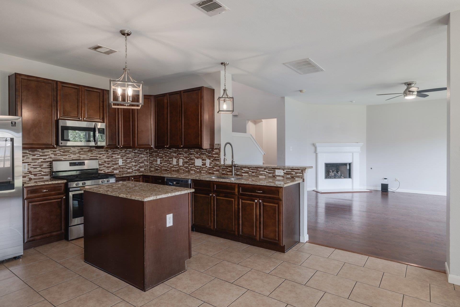 20516 Farm Pond LN