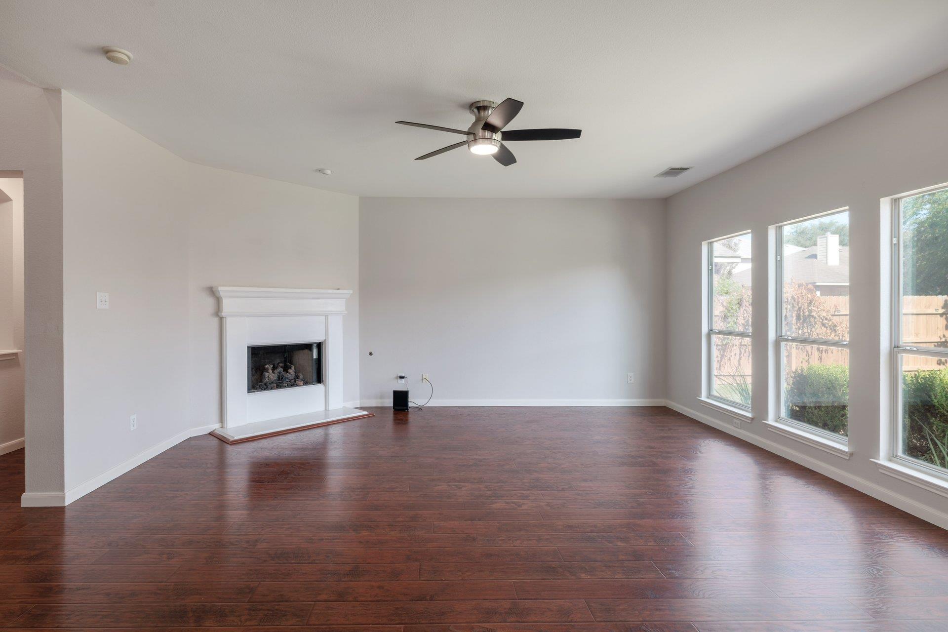 20516 Farm Pond LN