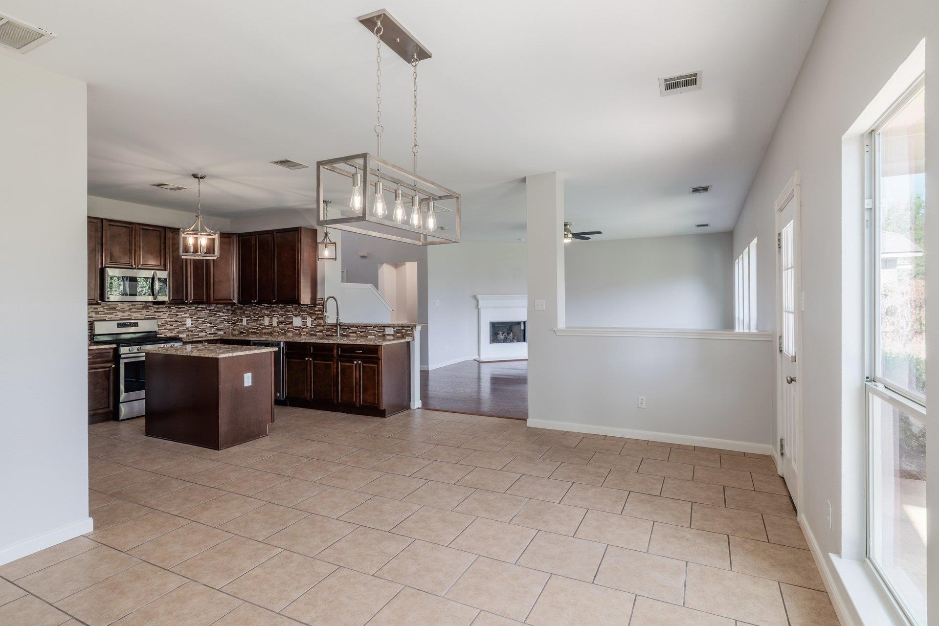 20516 Farm Pond LN