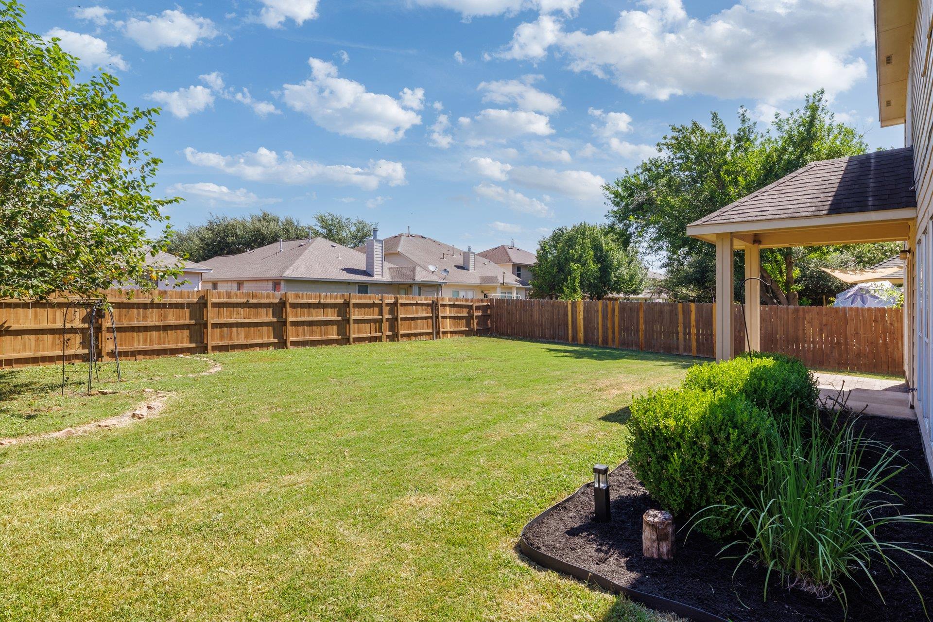 20516 Farm Pond LN