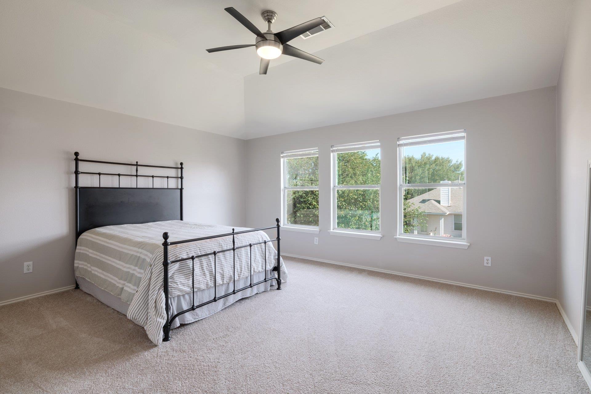 20516 Farm Pond LN