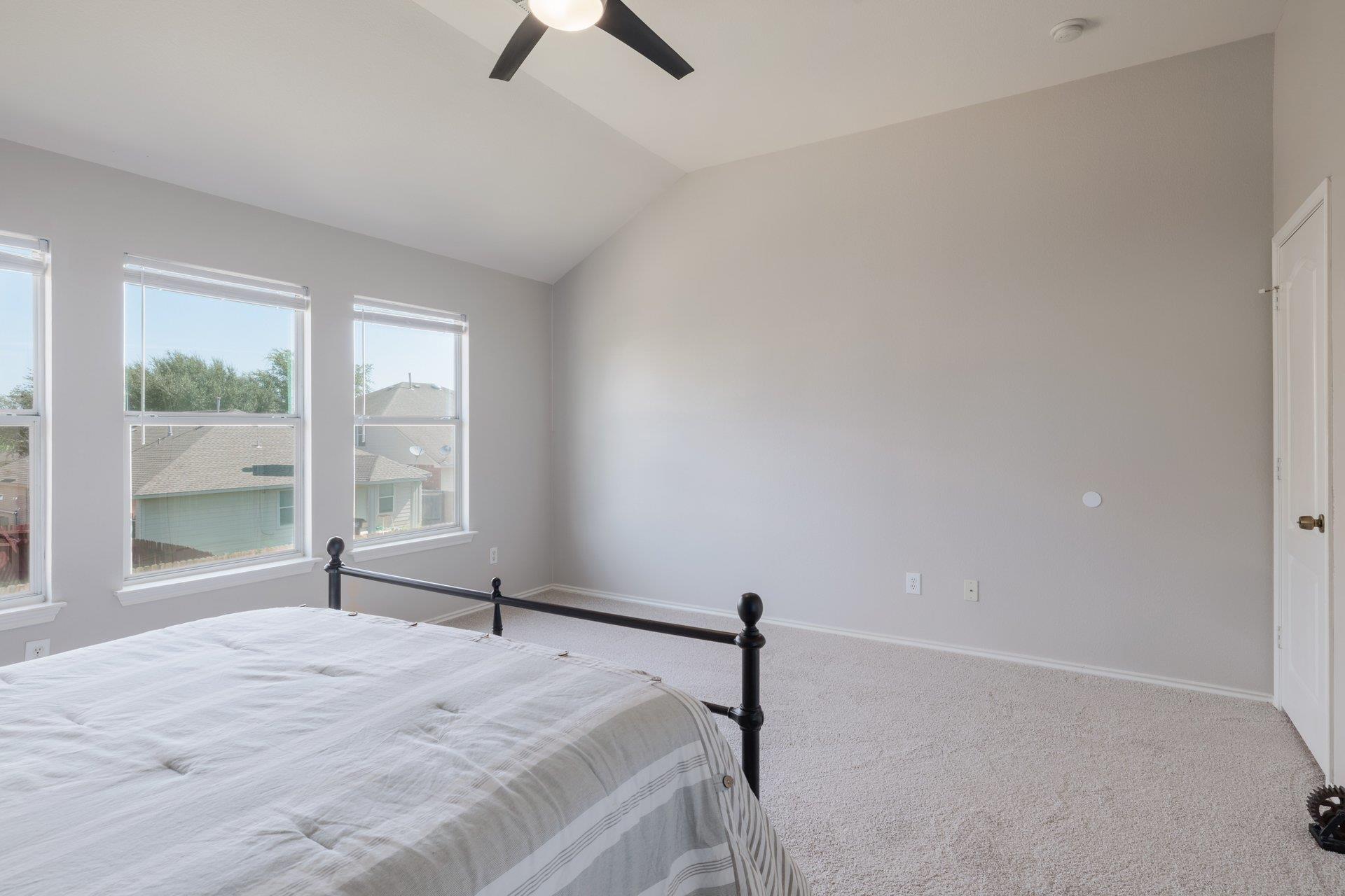 20516 Farm Pond LN