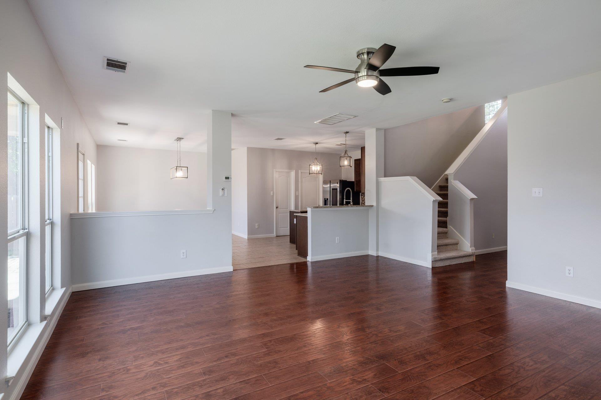 20516 Farm Pond LN