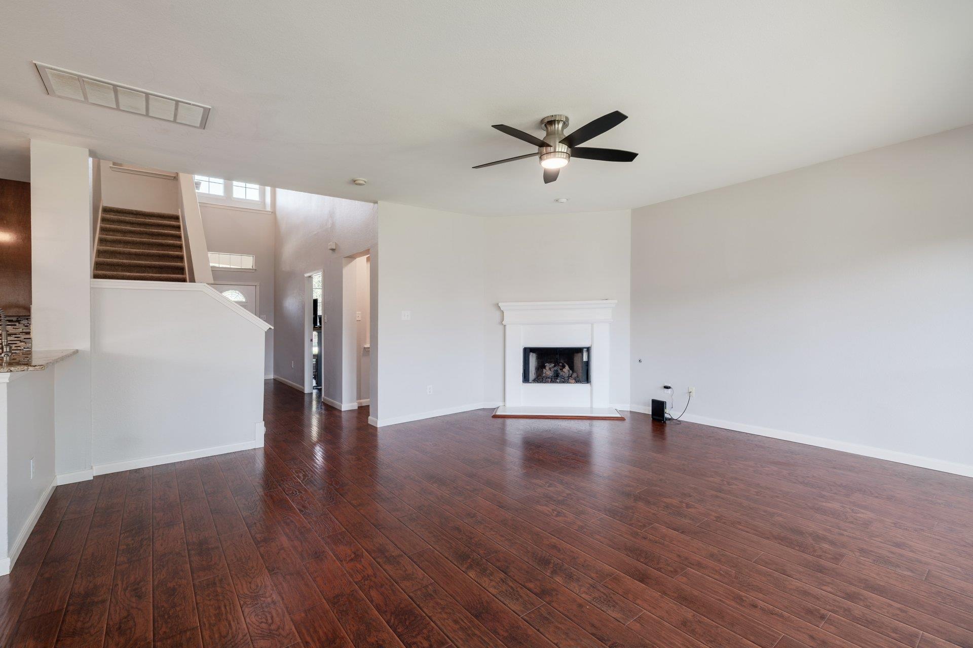 20516 Farm Pond LN