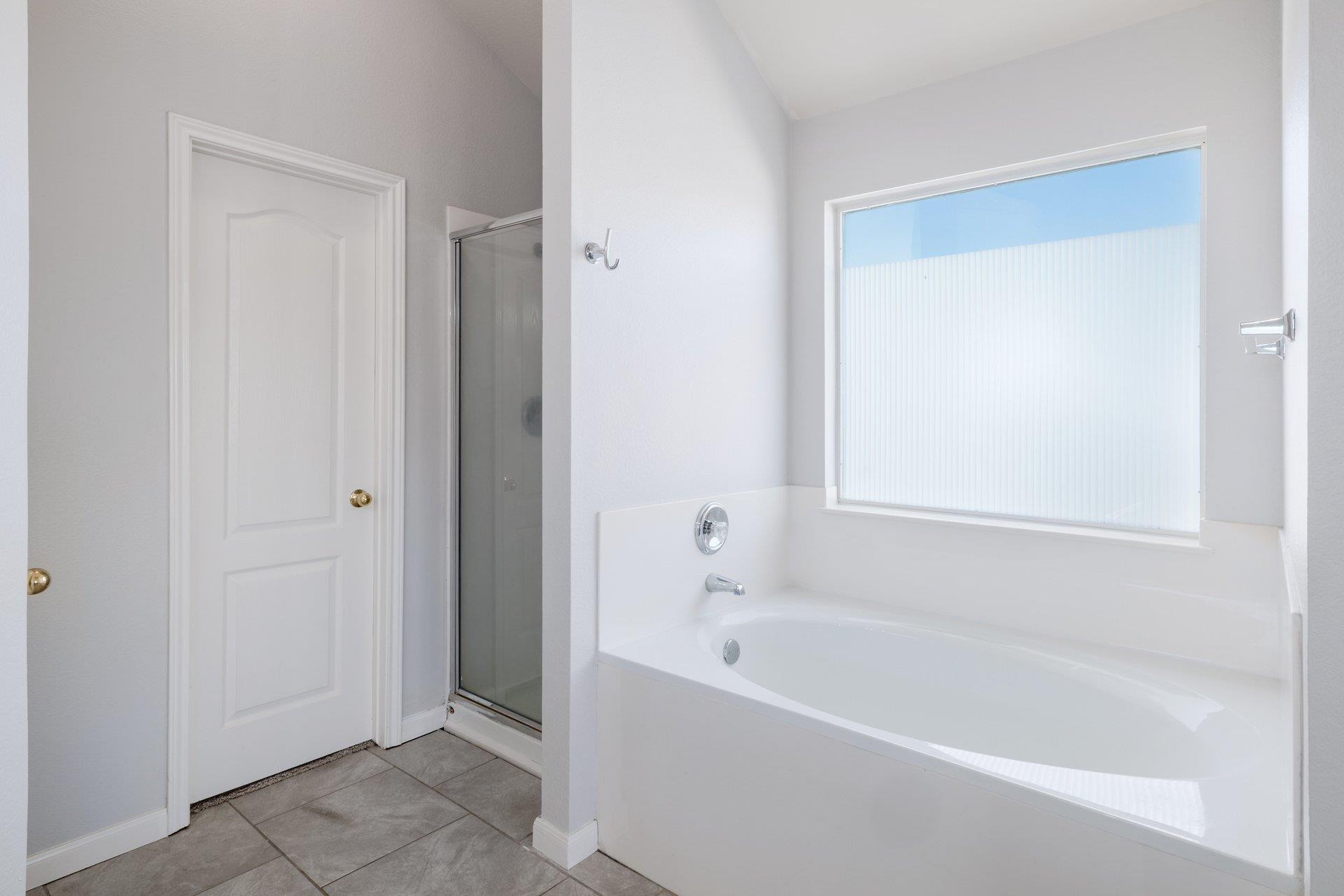 20516 Farm Pond LN