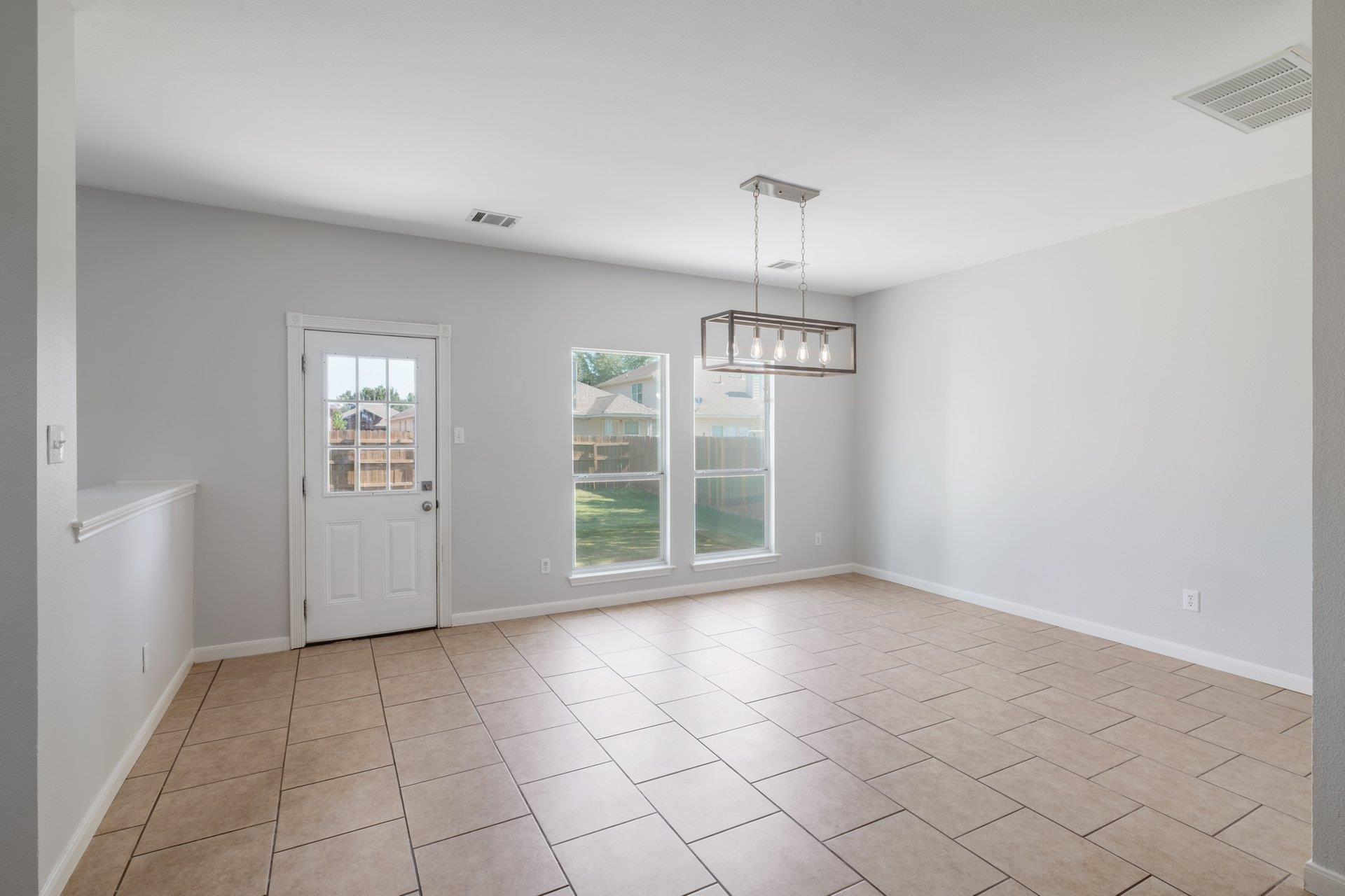 20516 Farm Pond LN