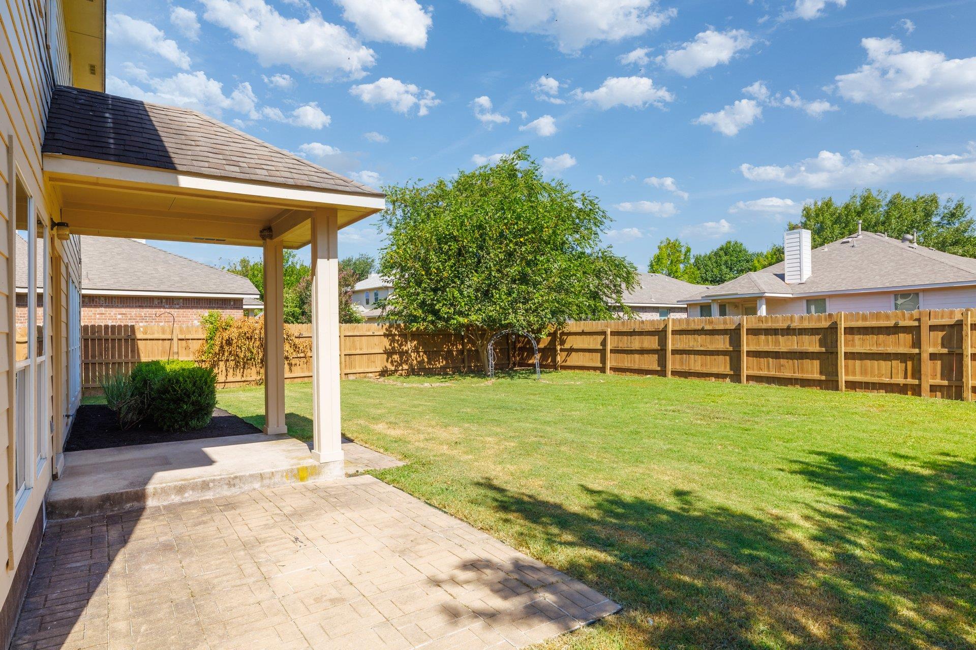 20516 Farm Pond LN