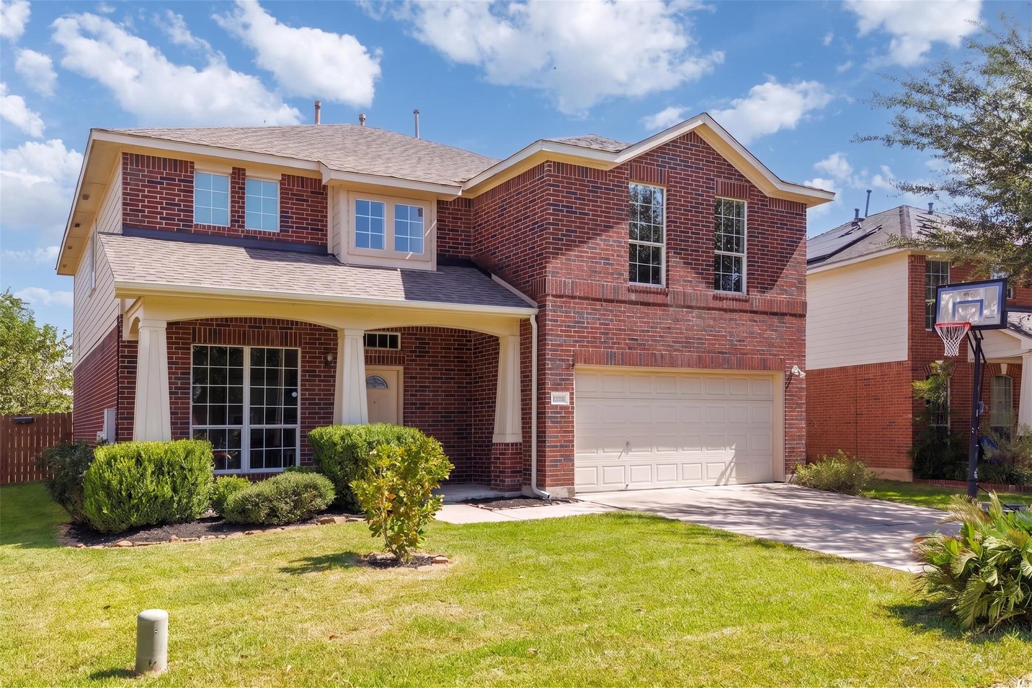 20516 Farm Pond LN