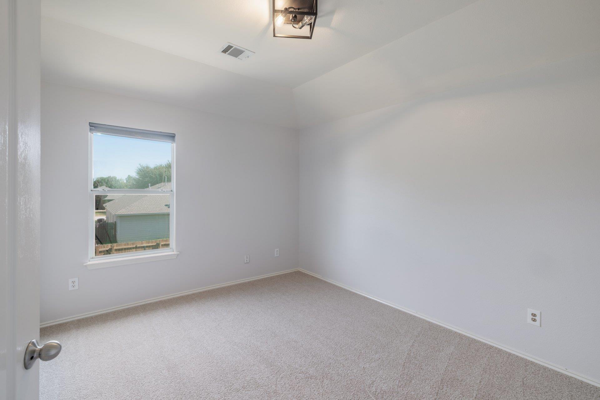 20516 Farm Pond LN