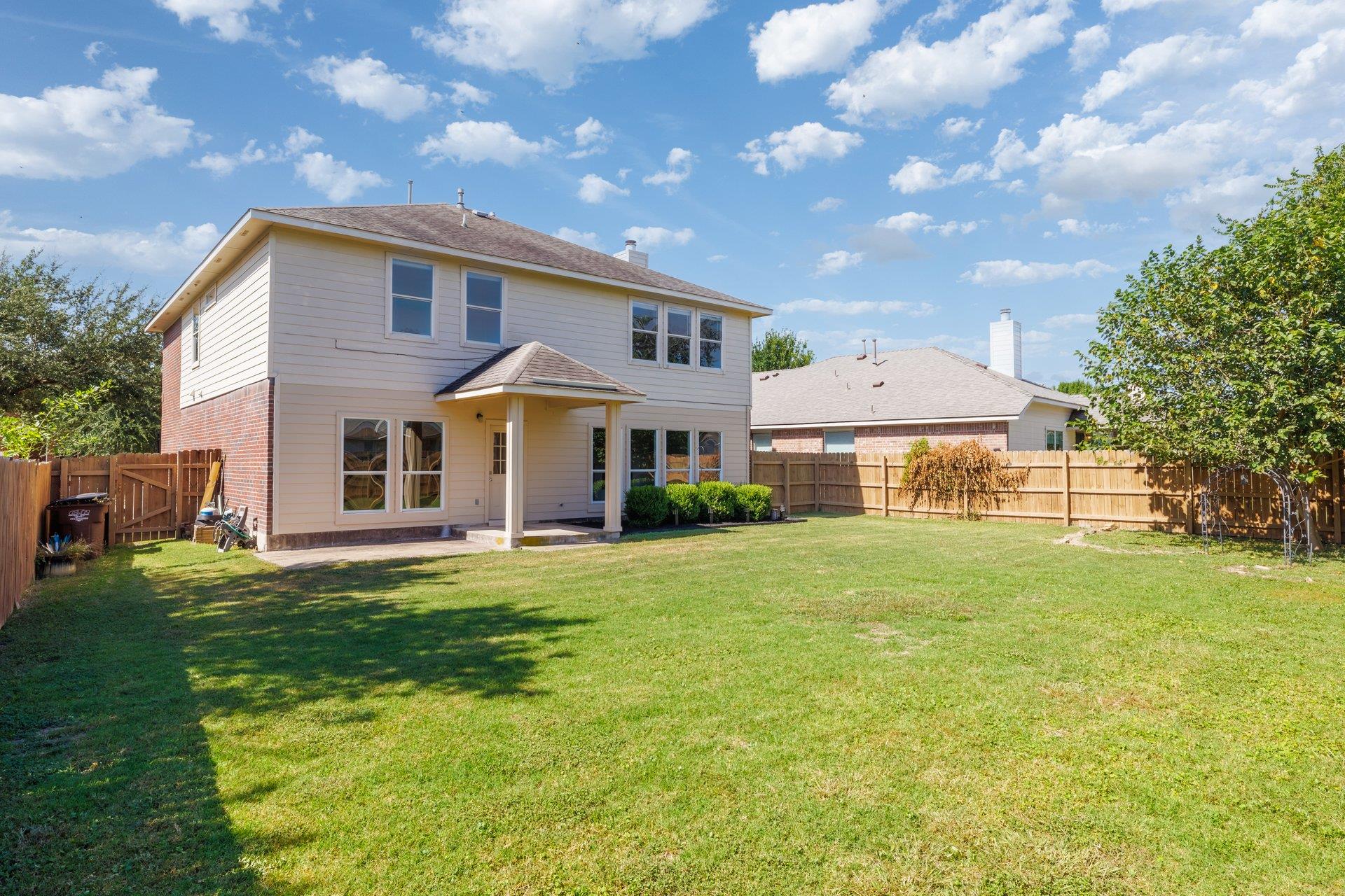 20516 Farm Pond LN