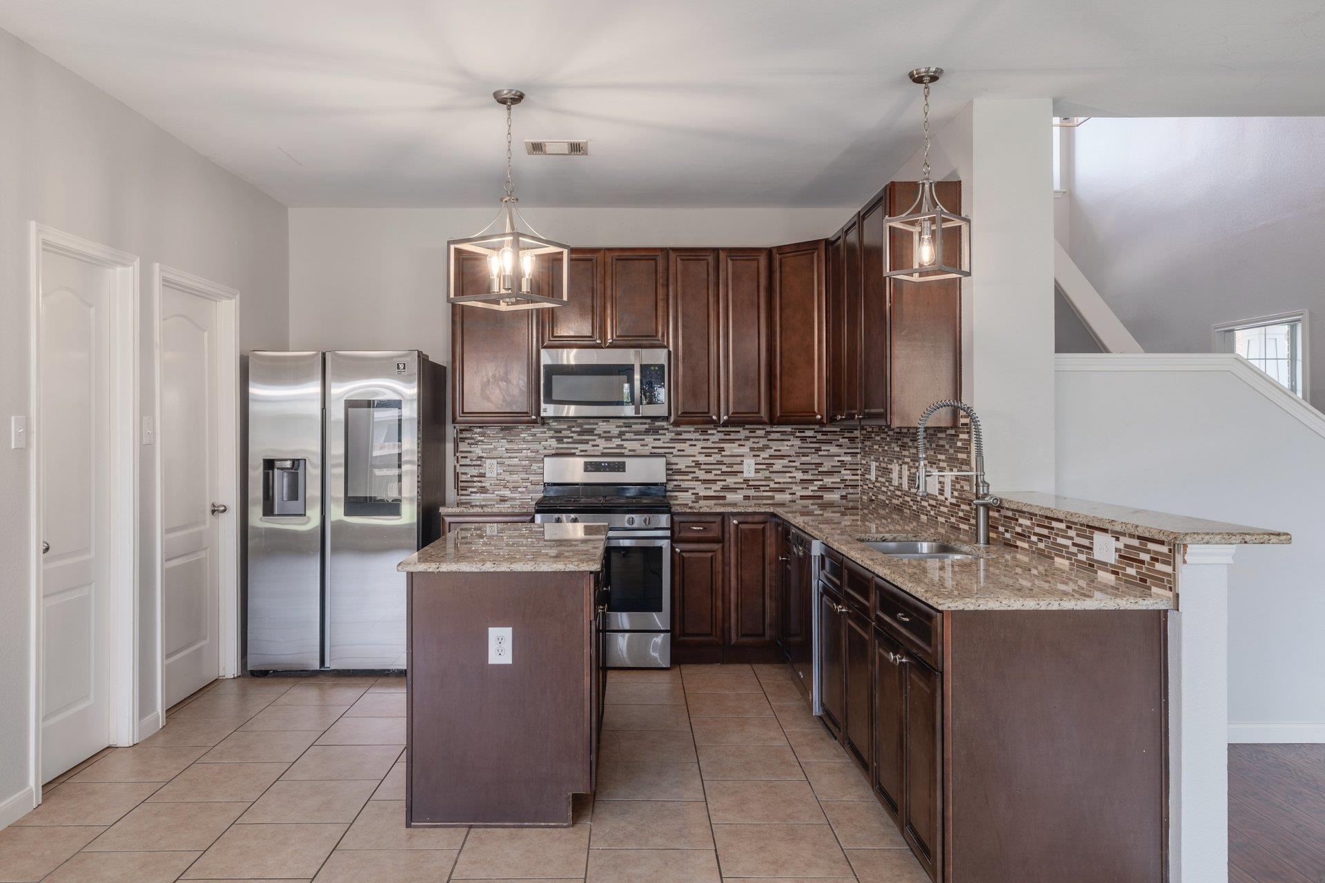20516 Farm Pond LN