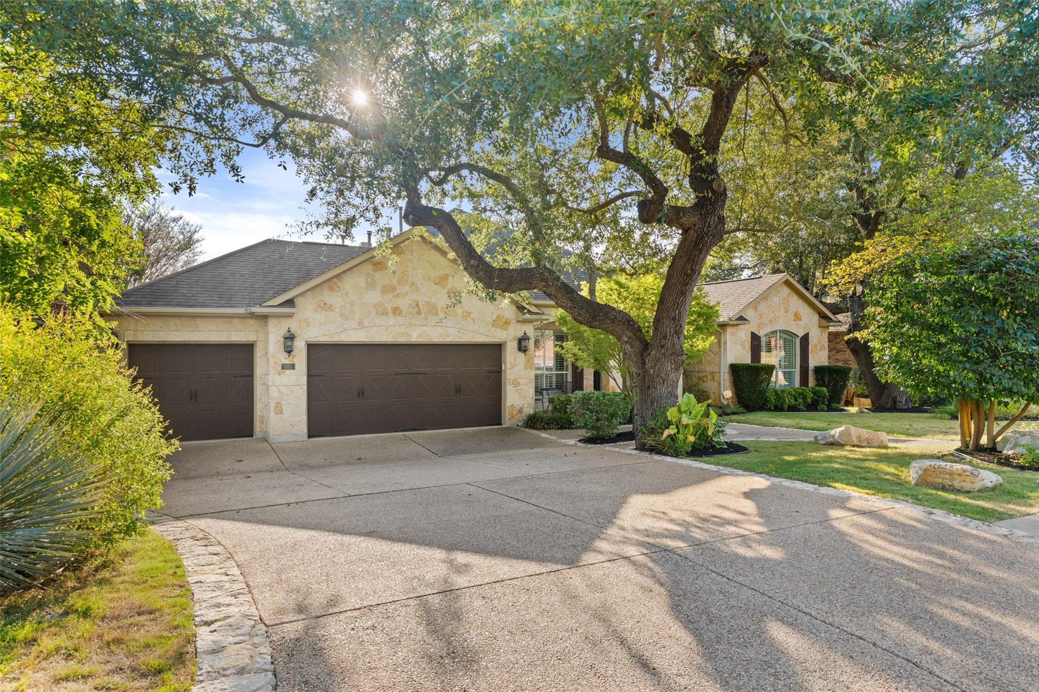 581 Aspen DR