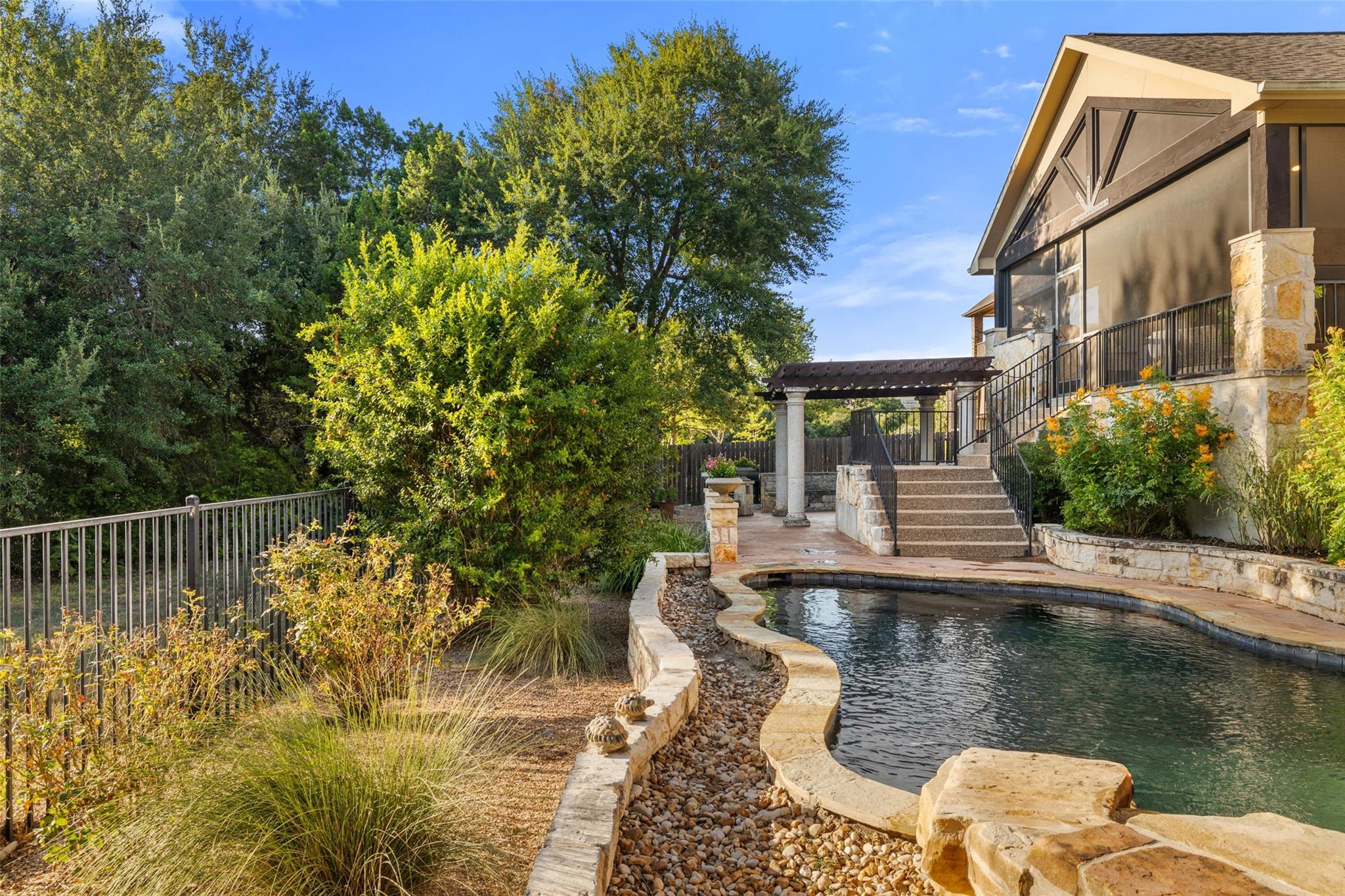 581 Aspen DR