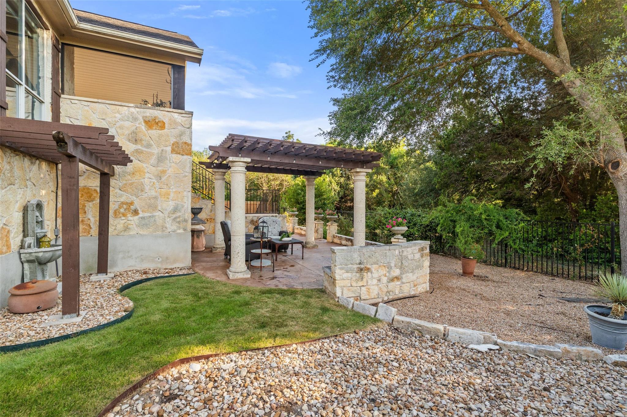 581 Aspen DR