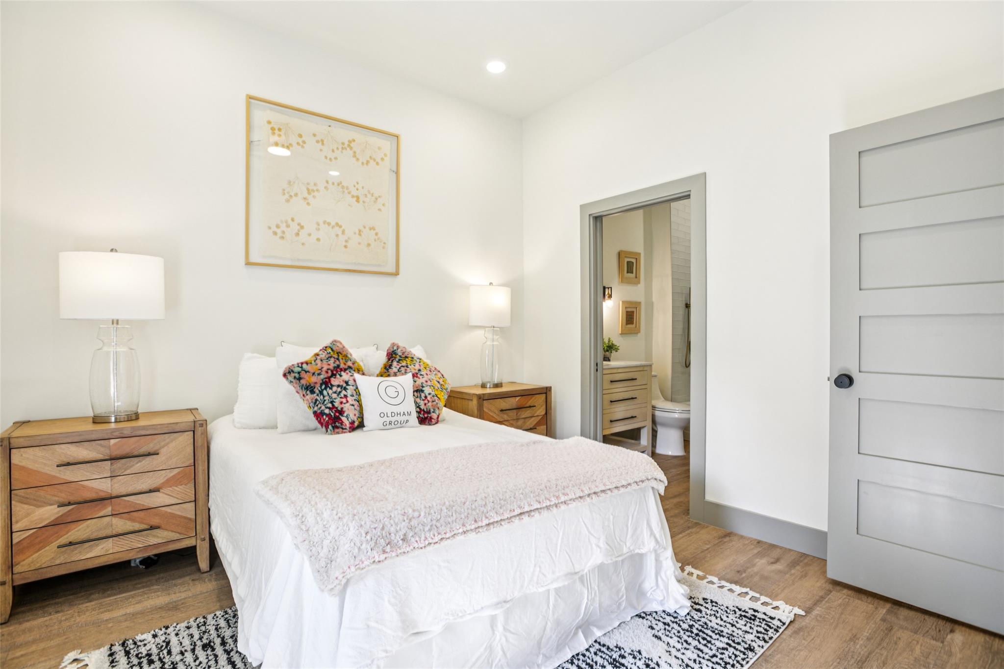 2450 Wickersham LN # 2023