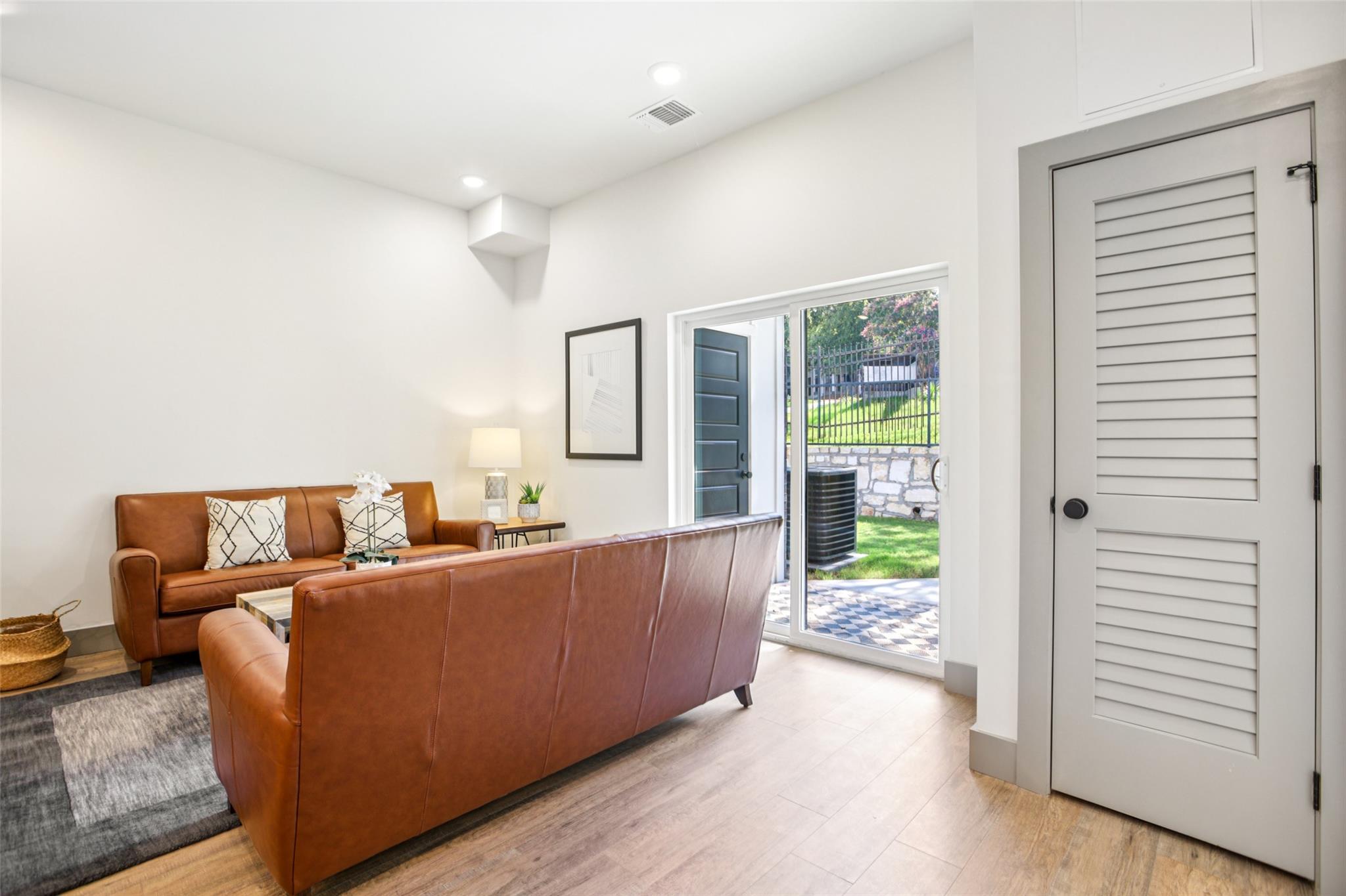 2450 Wickersham LN # 2023