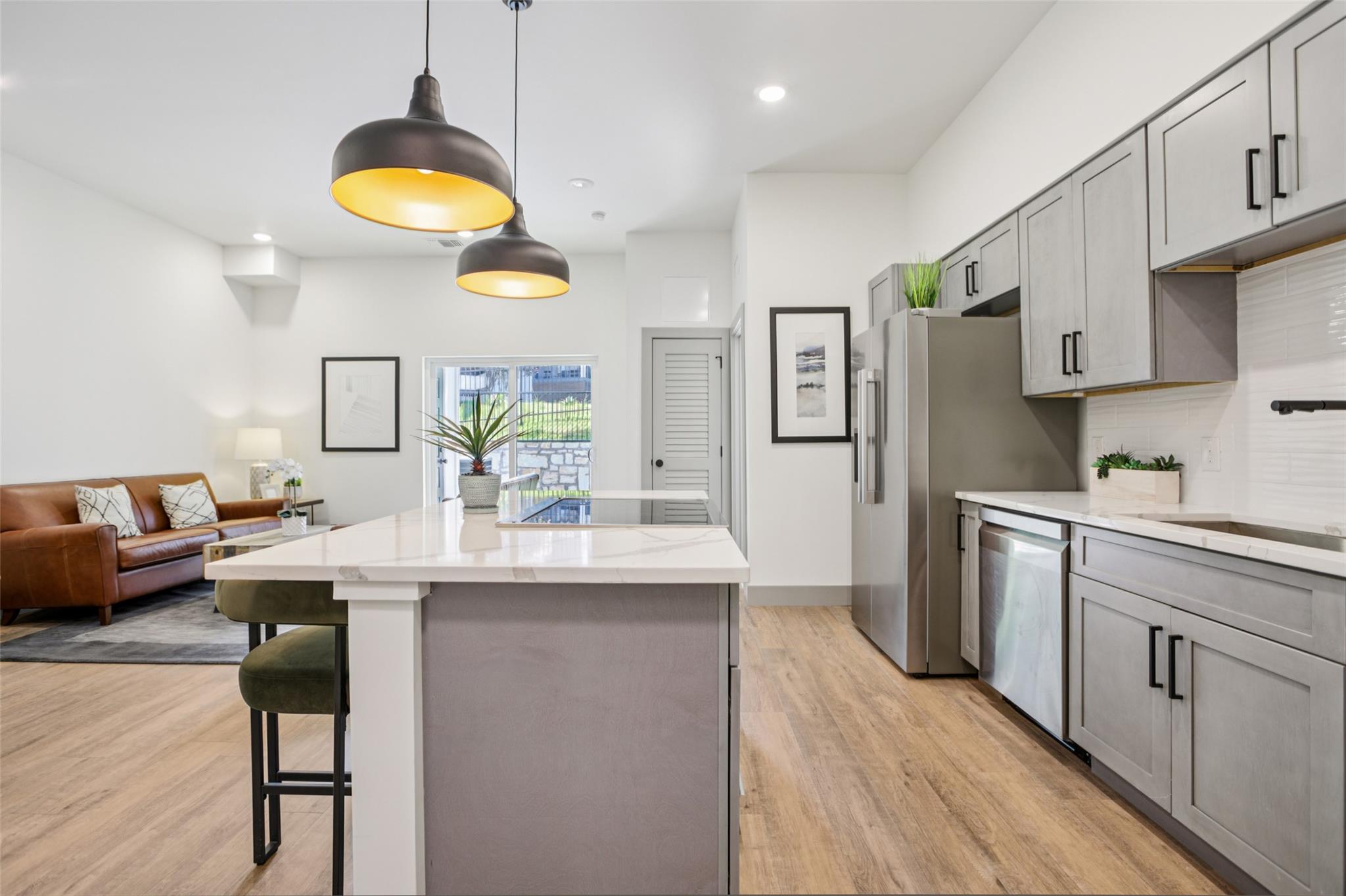 2450 Wickersham LN # 2023