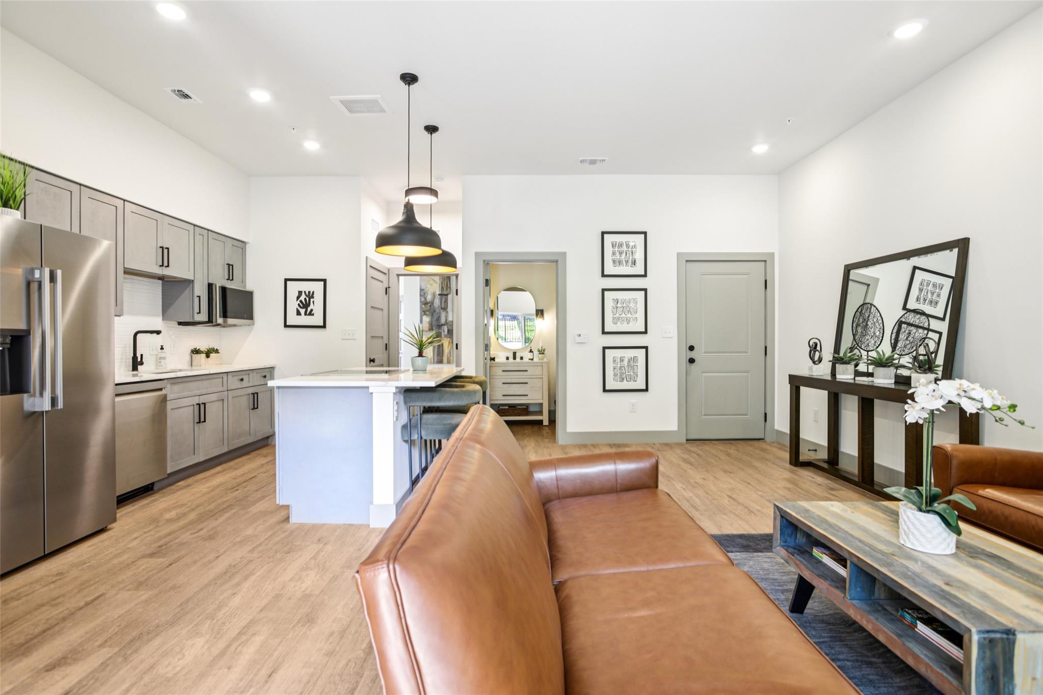 2450 Wickersham LN # 2023