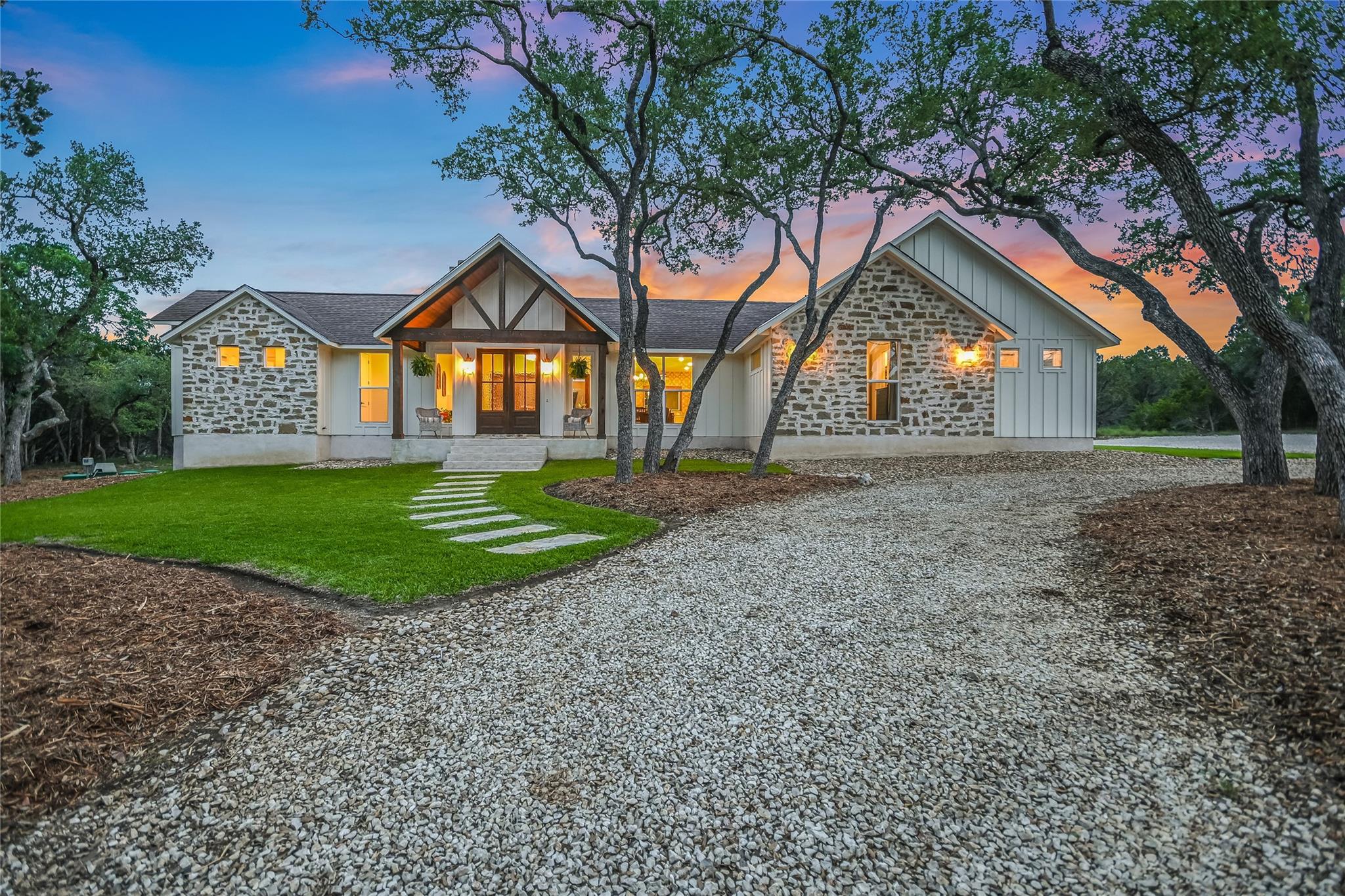 270 RAMBLING OAKS DR