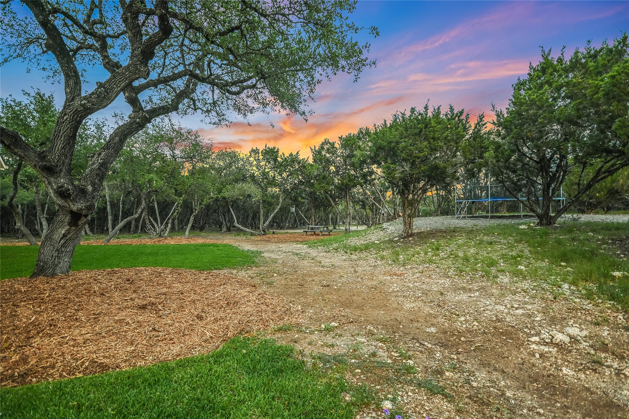 270 RAMBLING OAKS DR