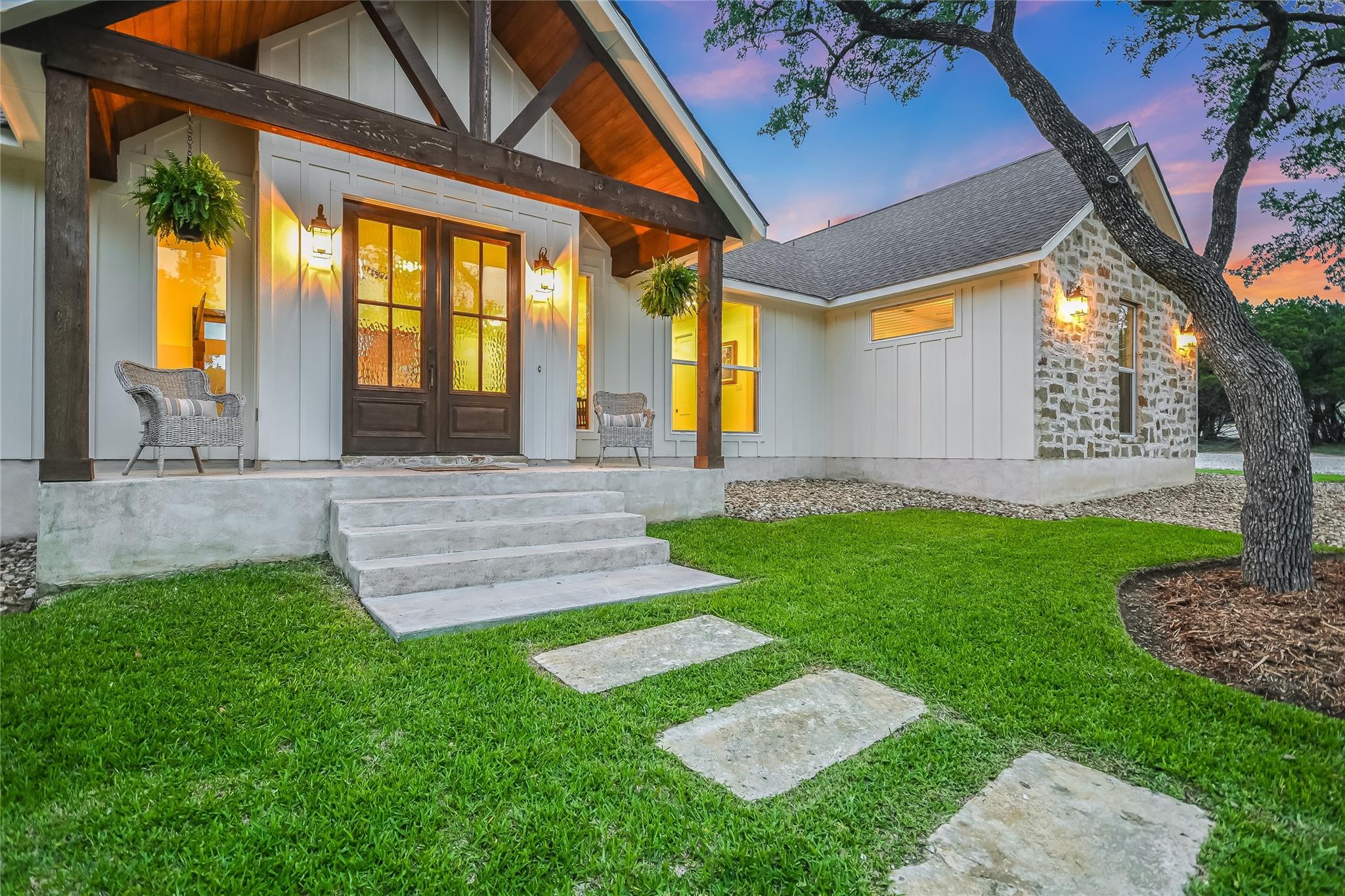 270 RAMBLING OAKS DR