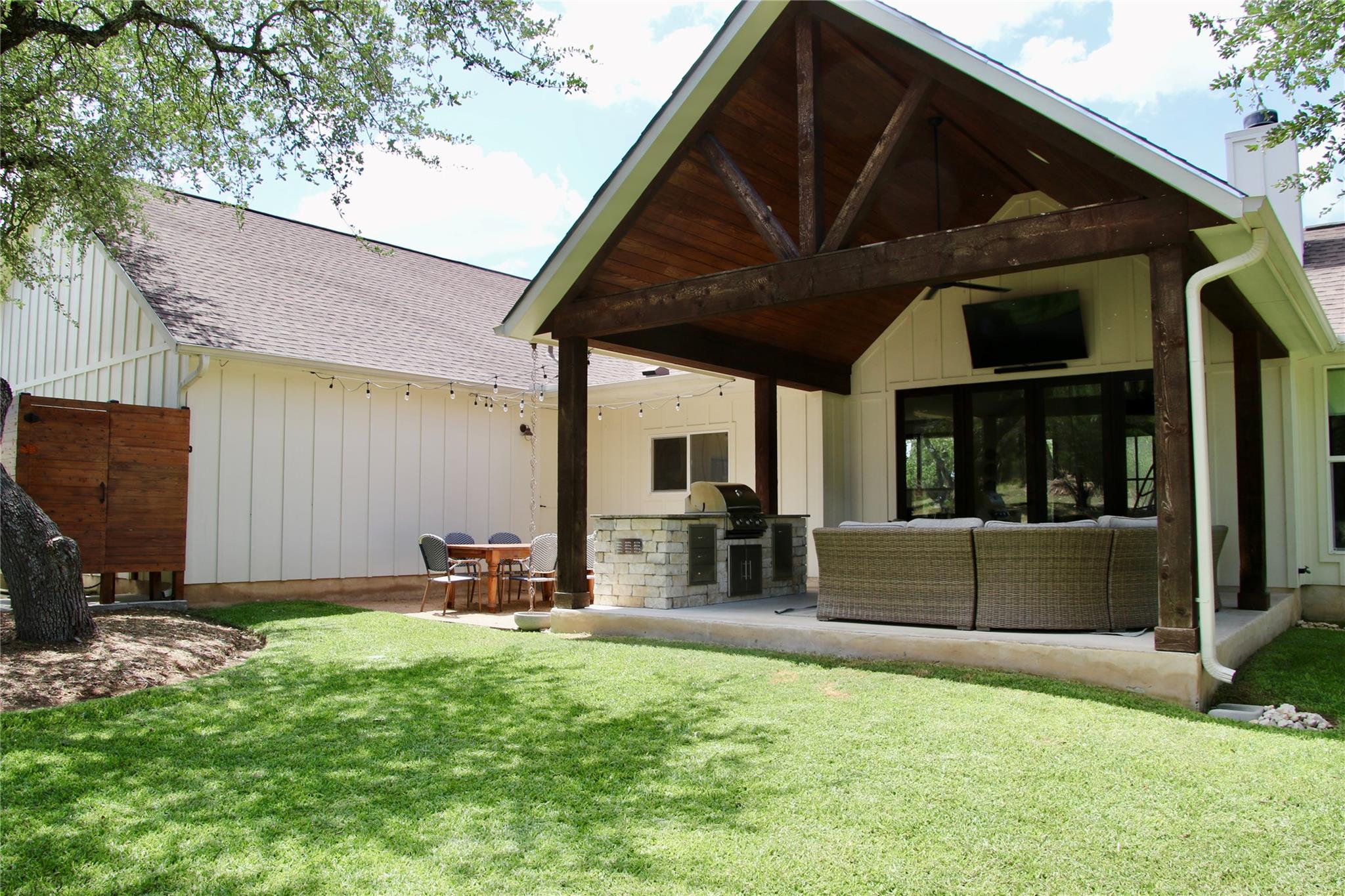 270 RAMBLING OAKS DR