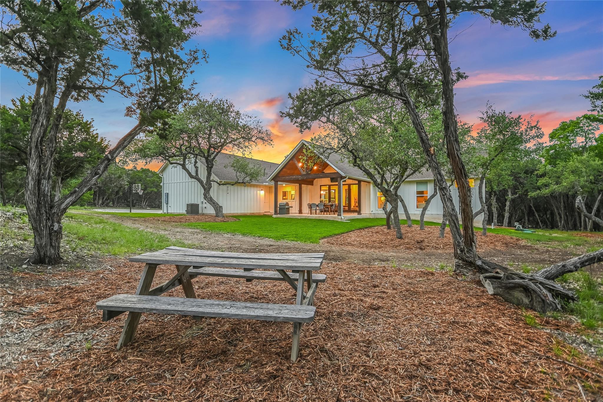 270 RAMBLING OAKS DR