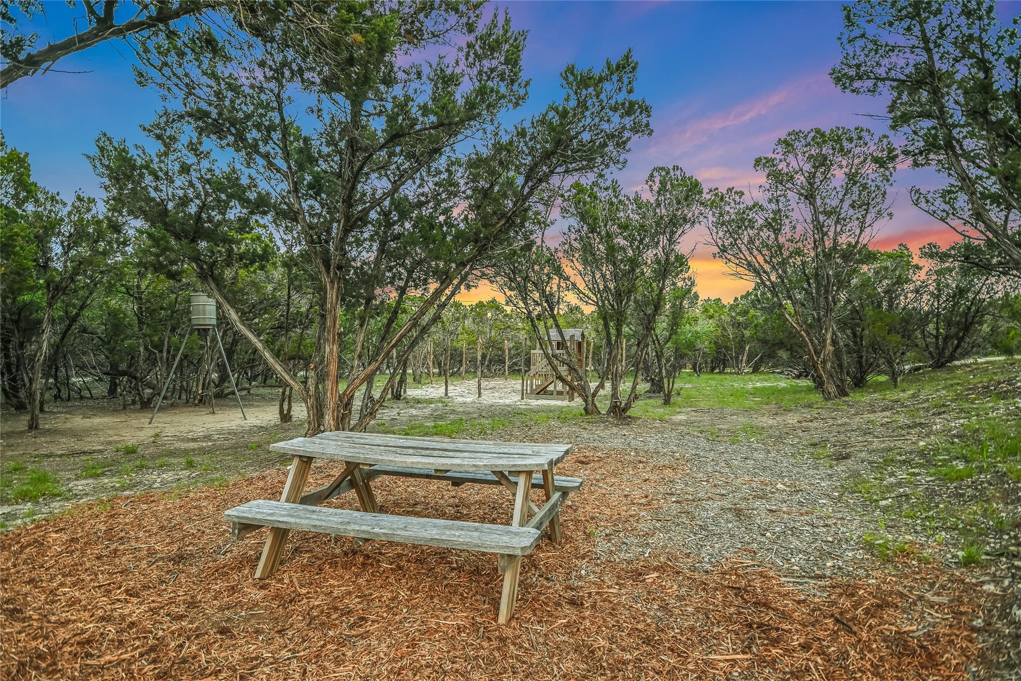 270 RAMBLING OAKS DR