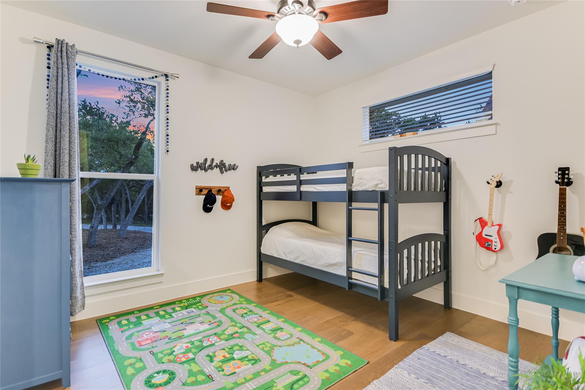 270 RAMBLING OAKS DR