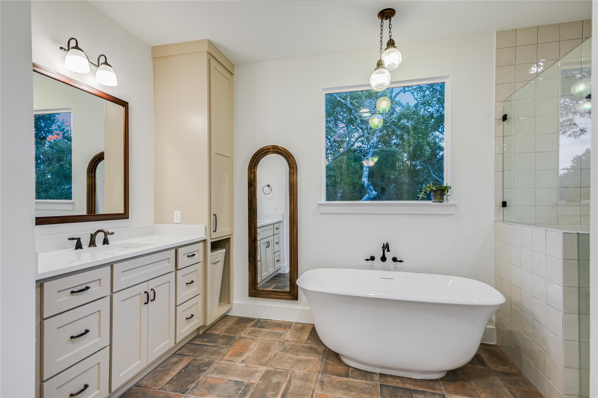 270 RAMBLING OAKS DR