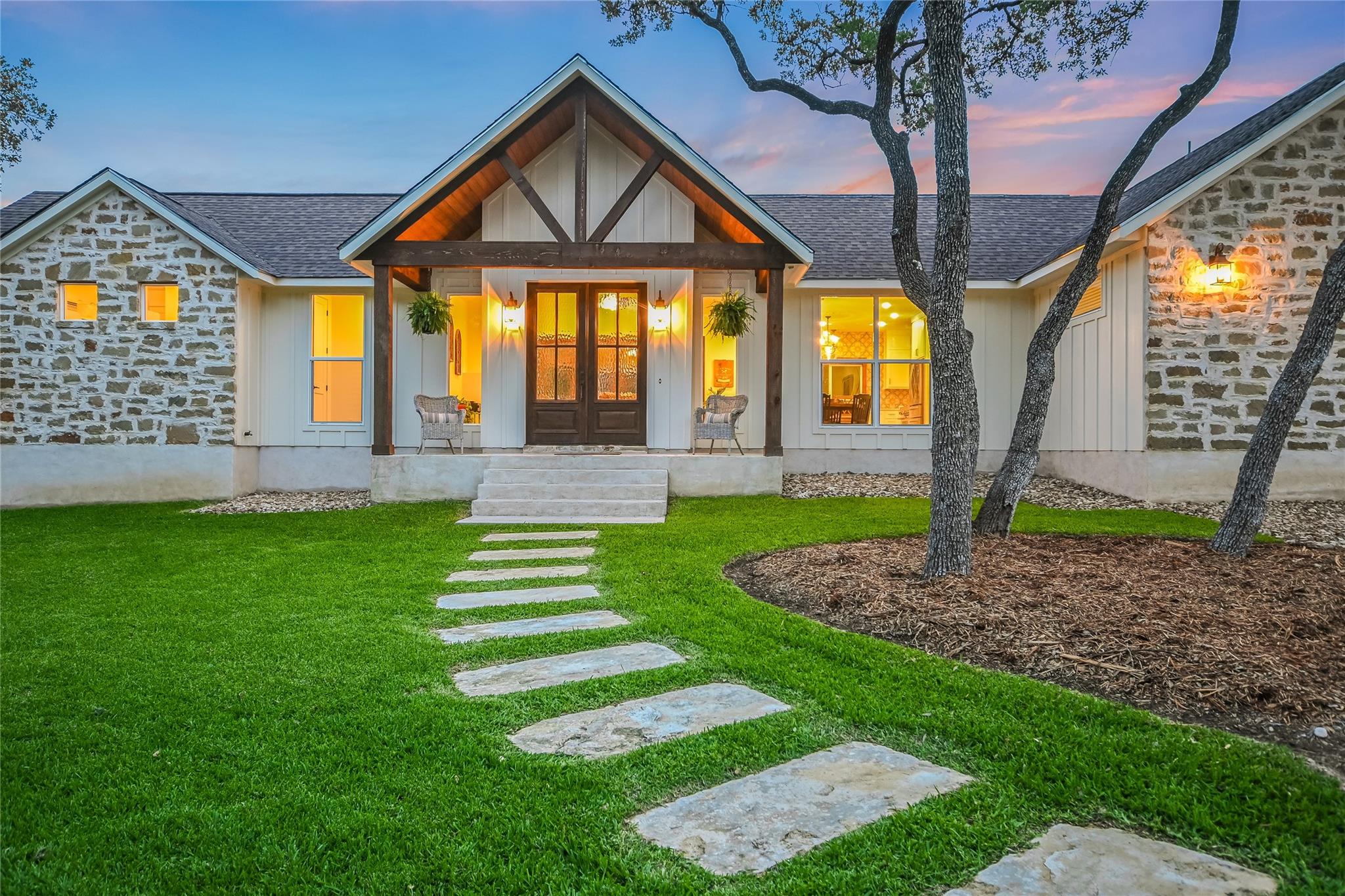270 RAMBLING OAKS DR