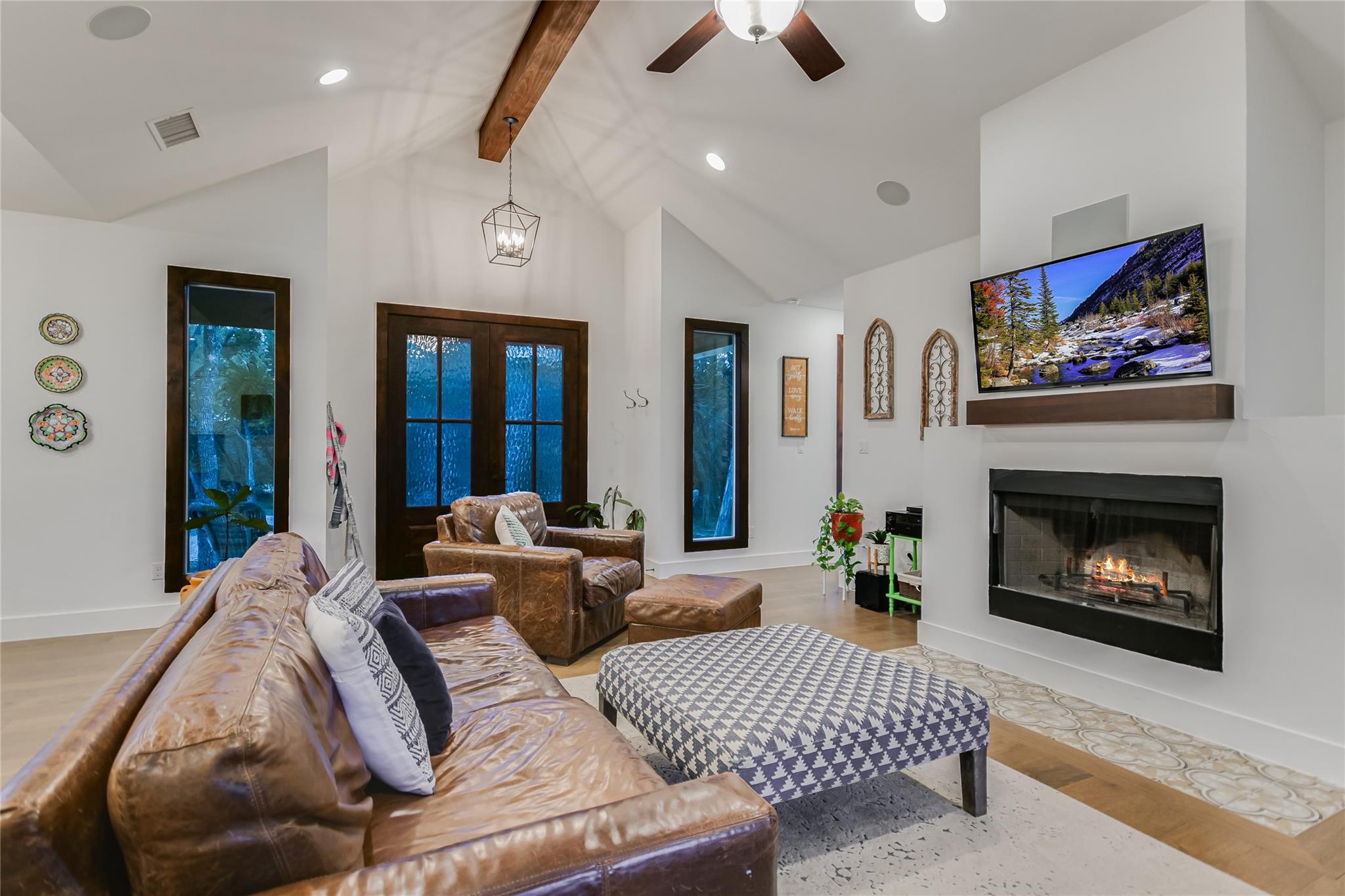 270 RAMBLING OAKS DR