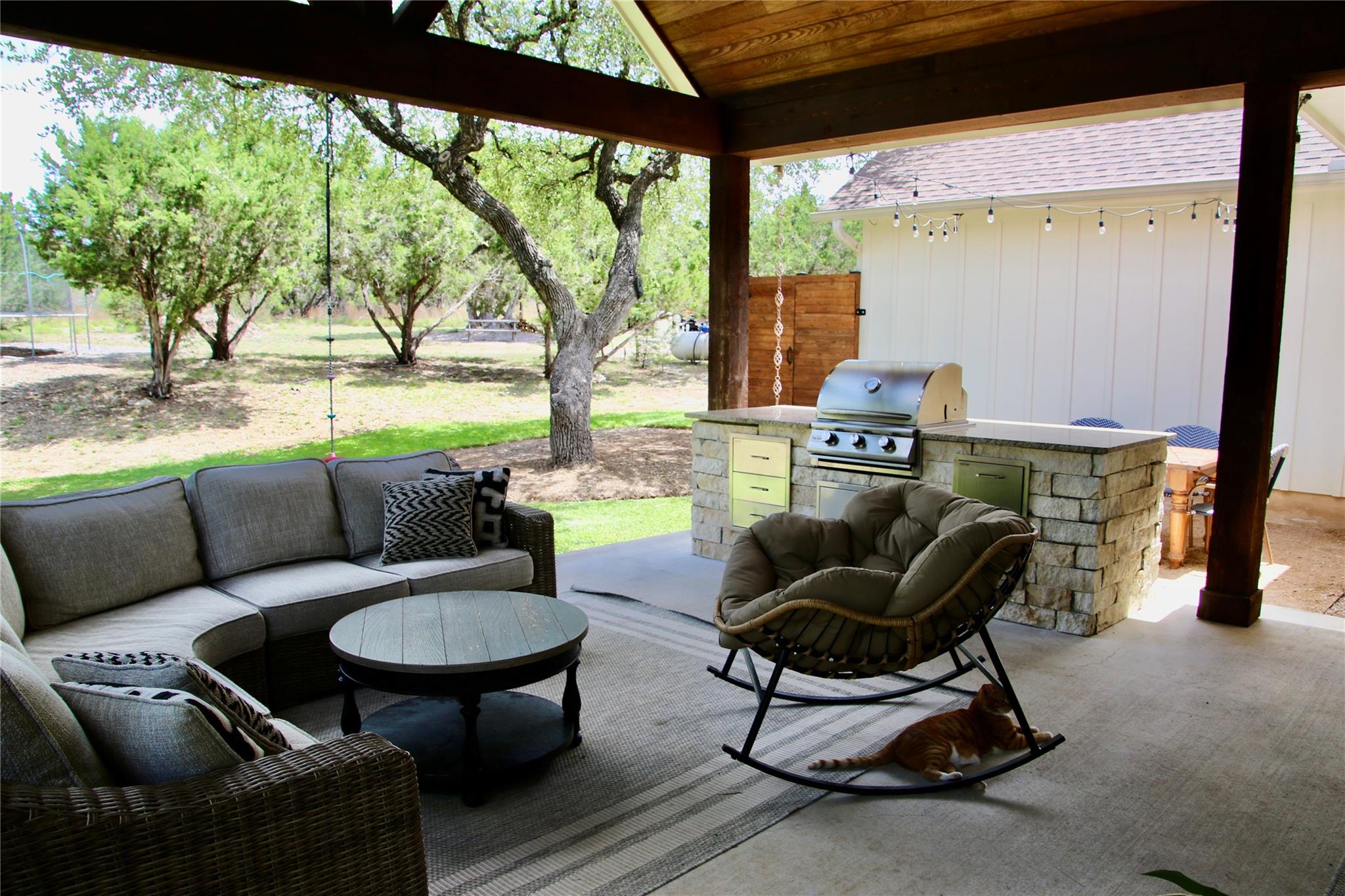 270 RAMBLING OAKS DR