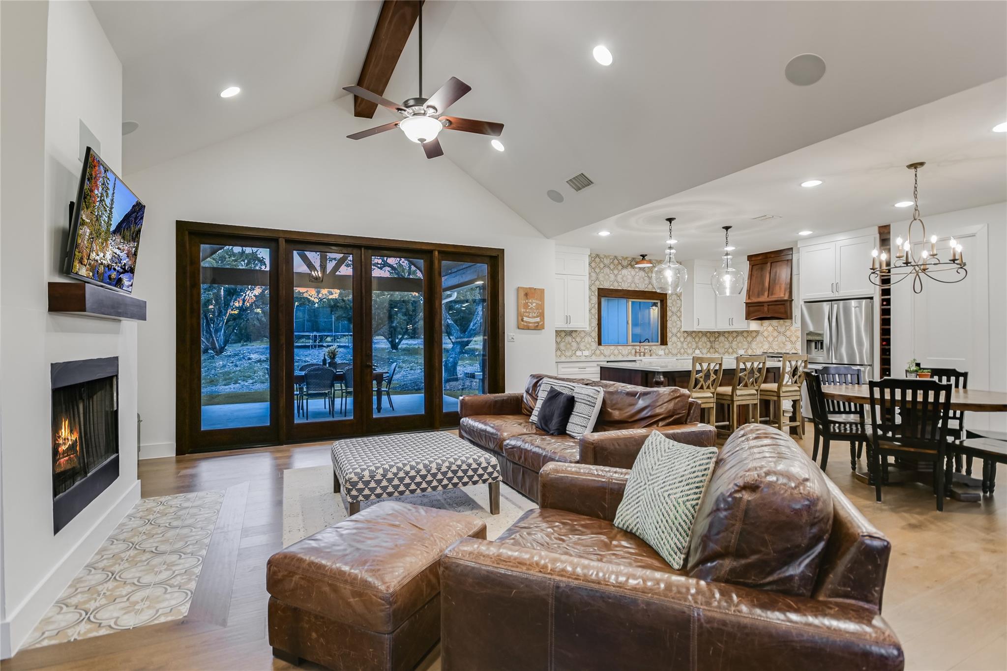 270 RAMBLING OAKS DR