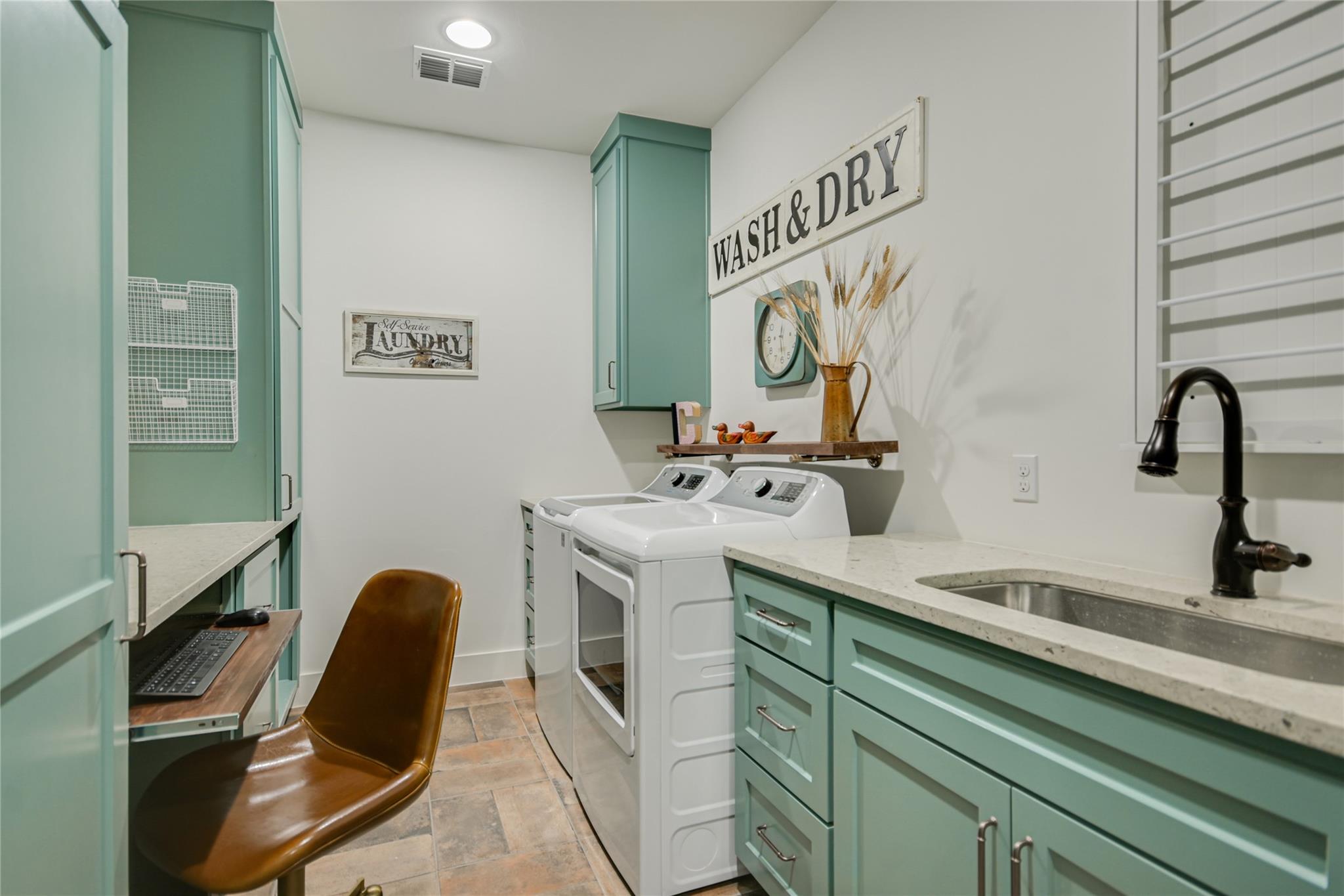 270 RAMBLING OAKS DR