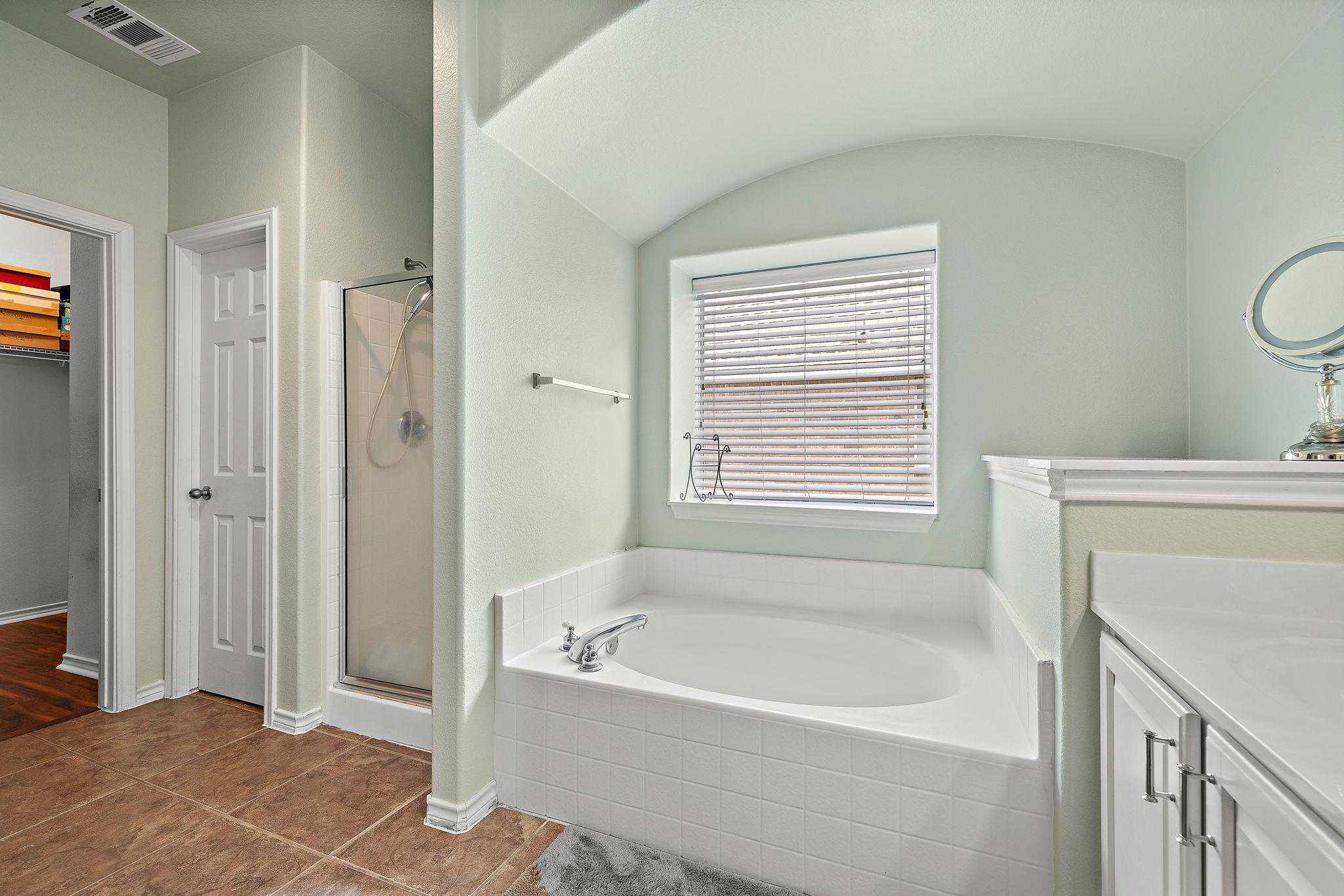 123 Justin Leonard DR