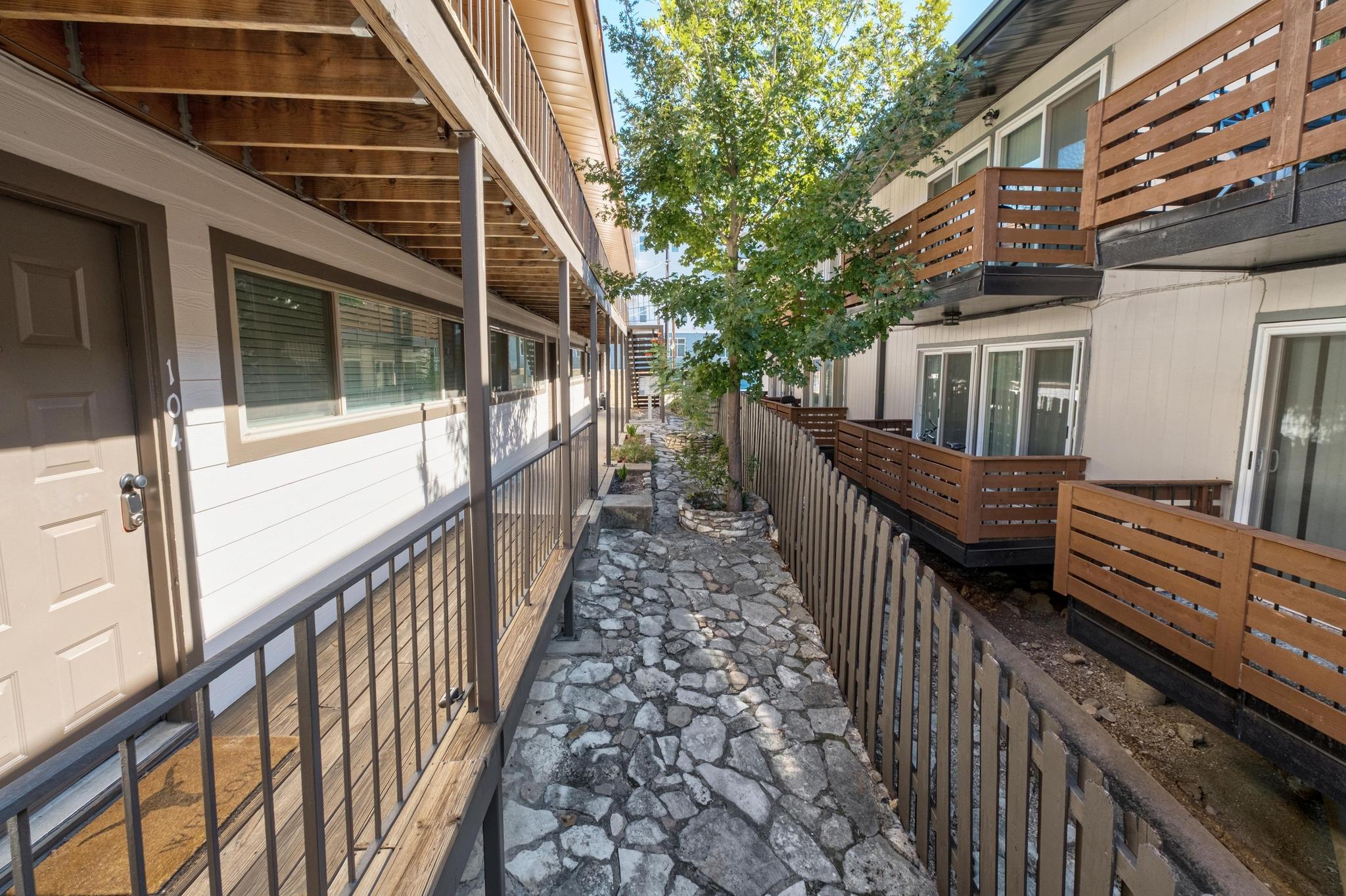 2404 Longview ST # 105