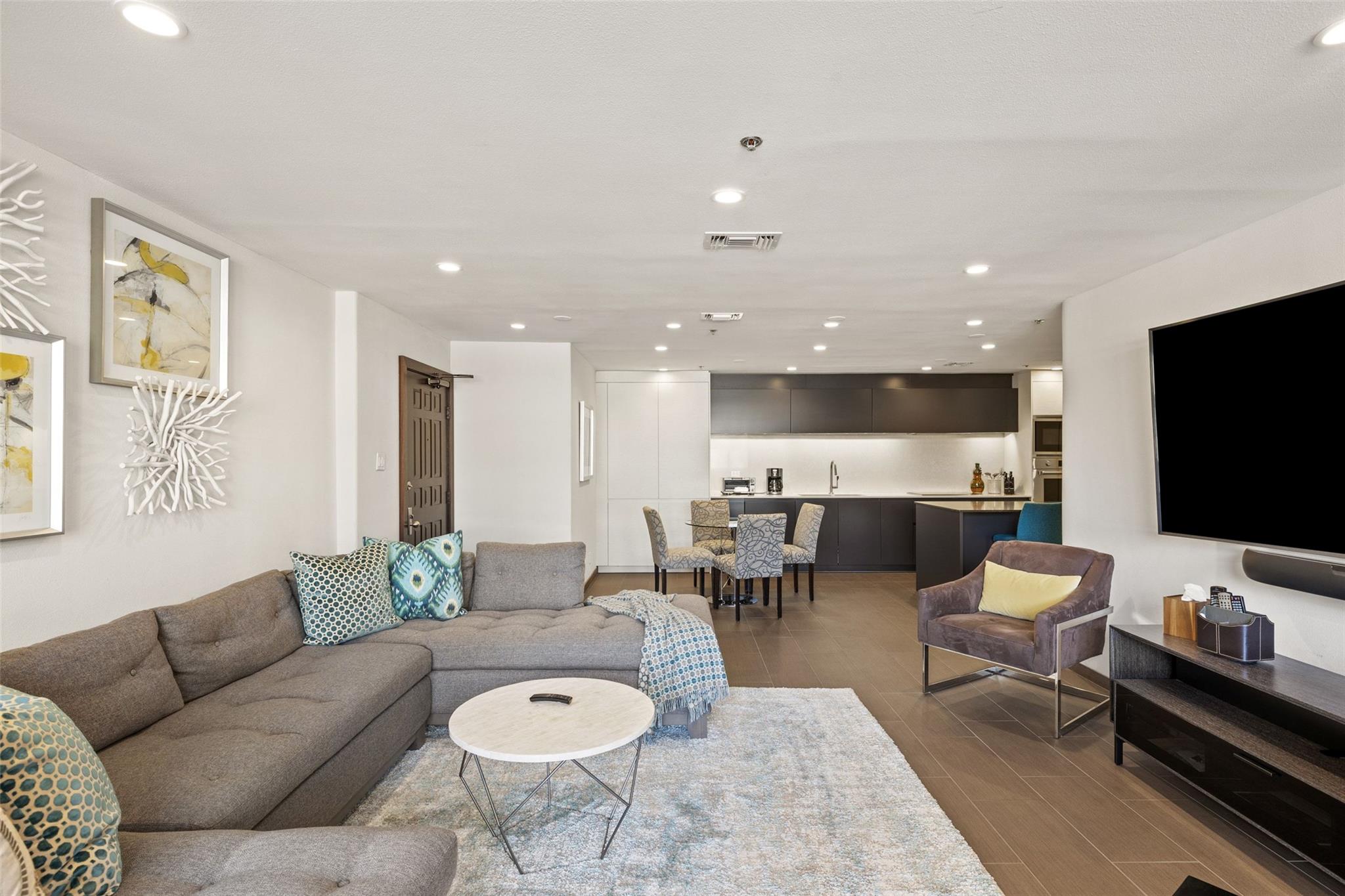 40 N Interstate 35 Unit: 2C1