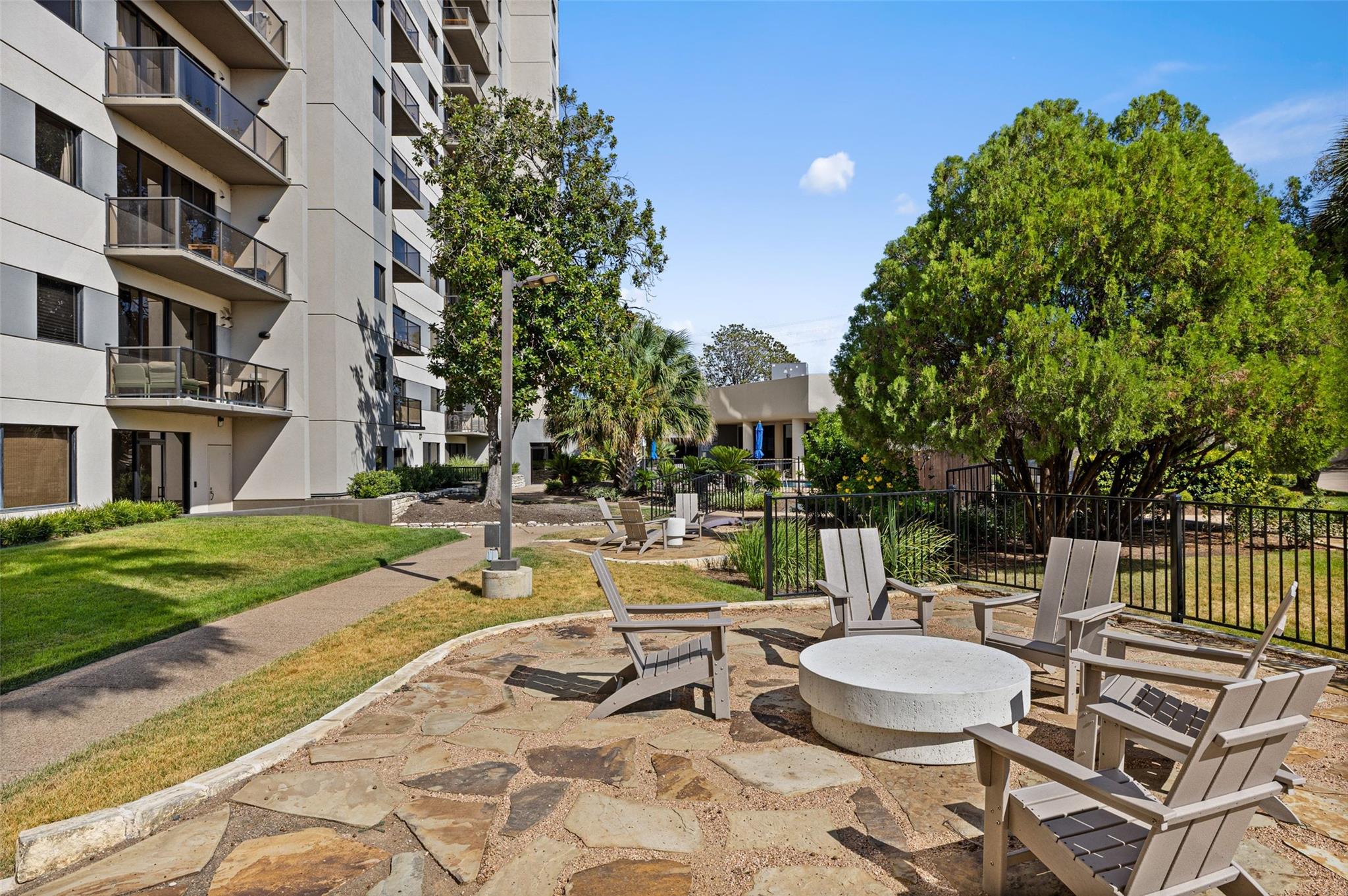 40 N Interstate 35 Unit: 2C1