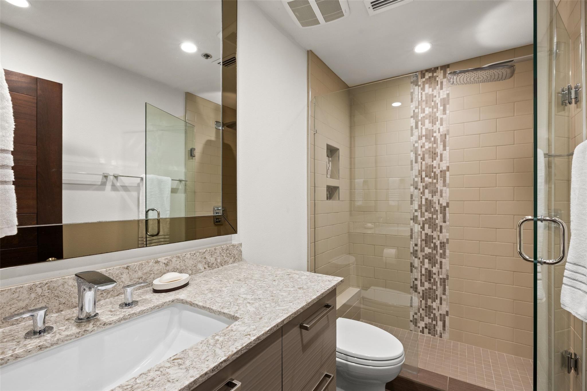 40 N Interstate 35 Unit: 2C1